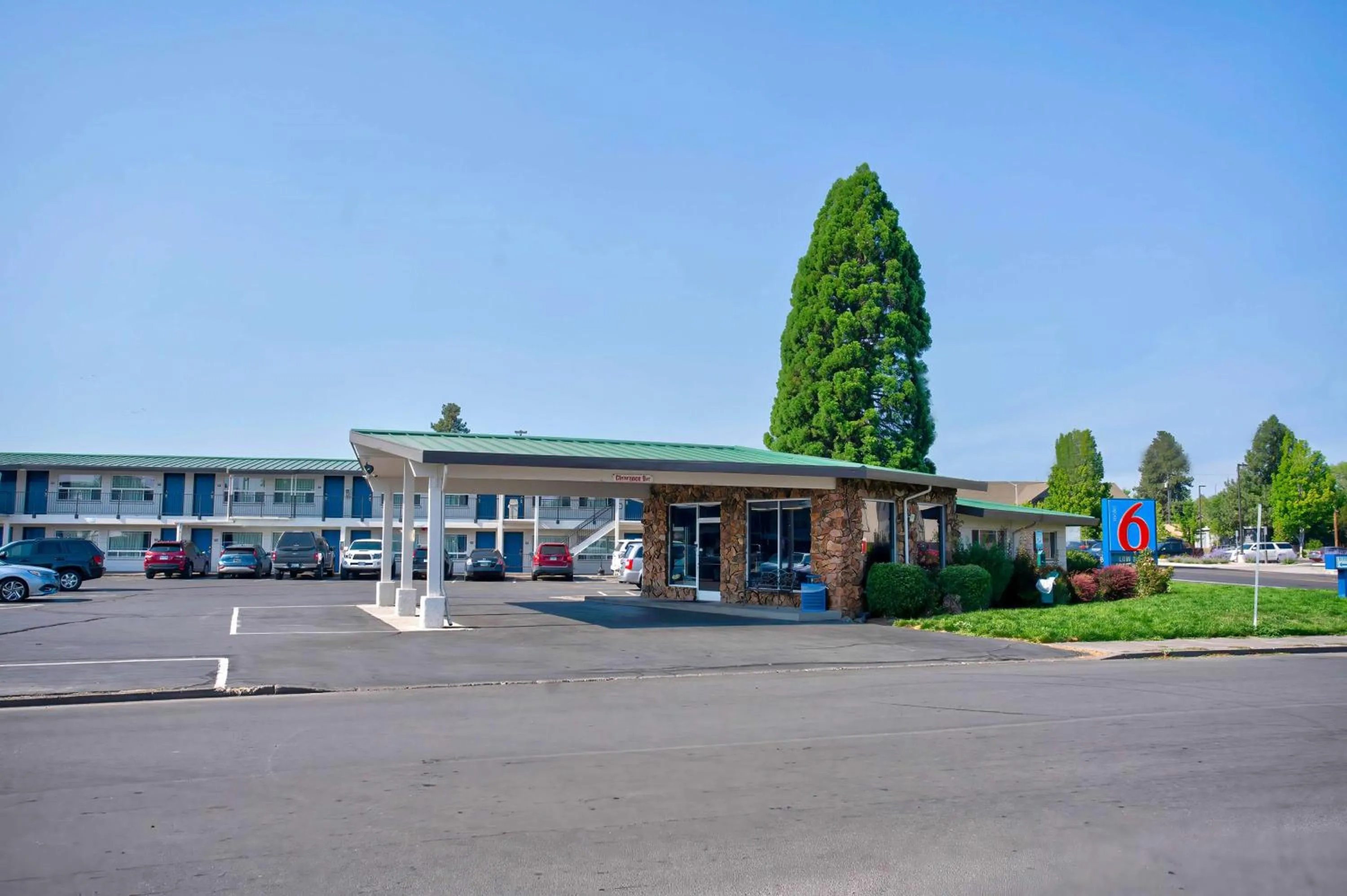 Property building in Motel 6-Bend, OR