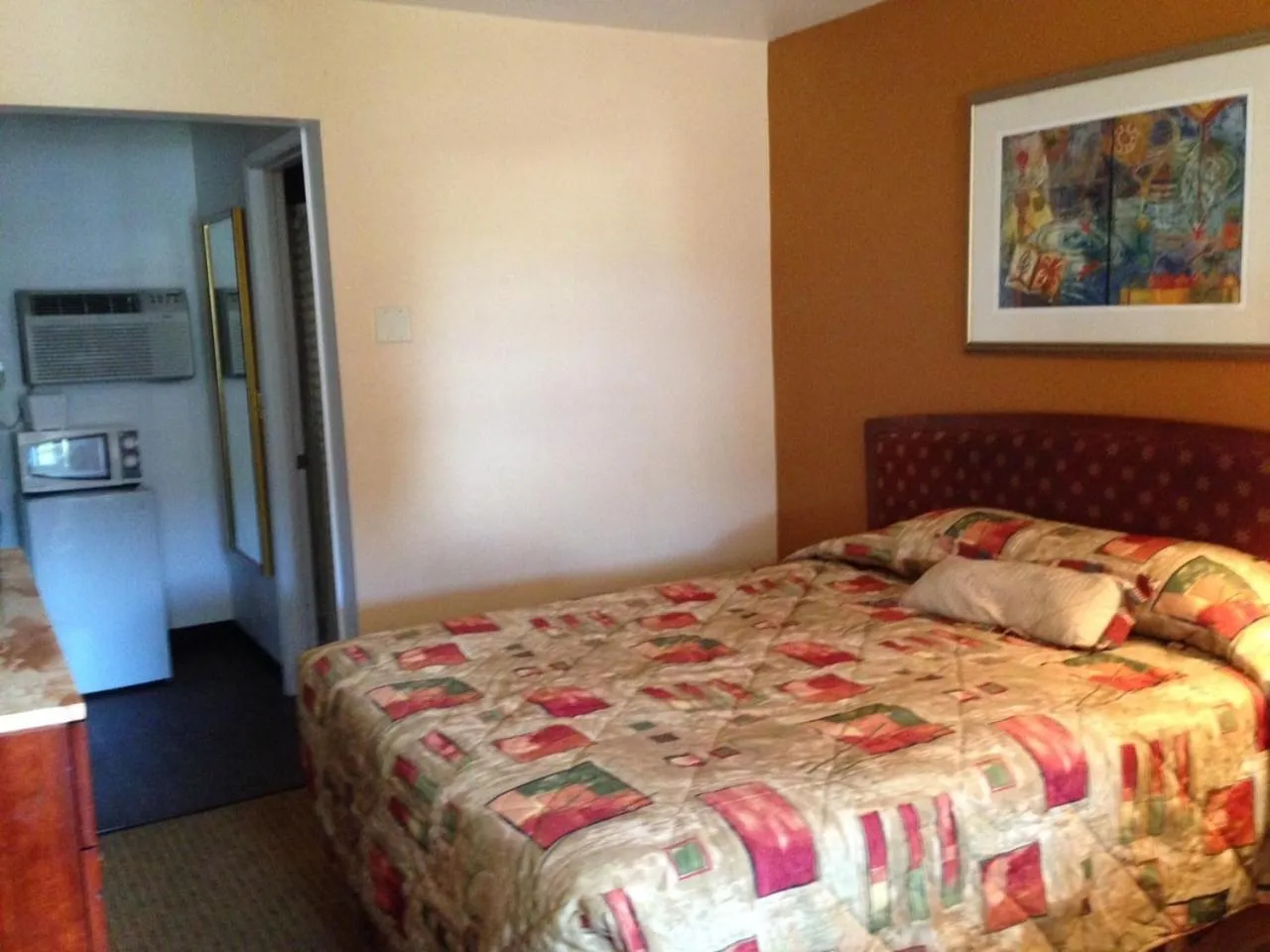 Bed in Cameo Motel - Portland