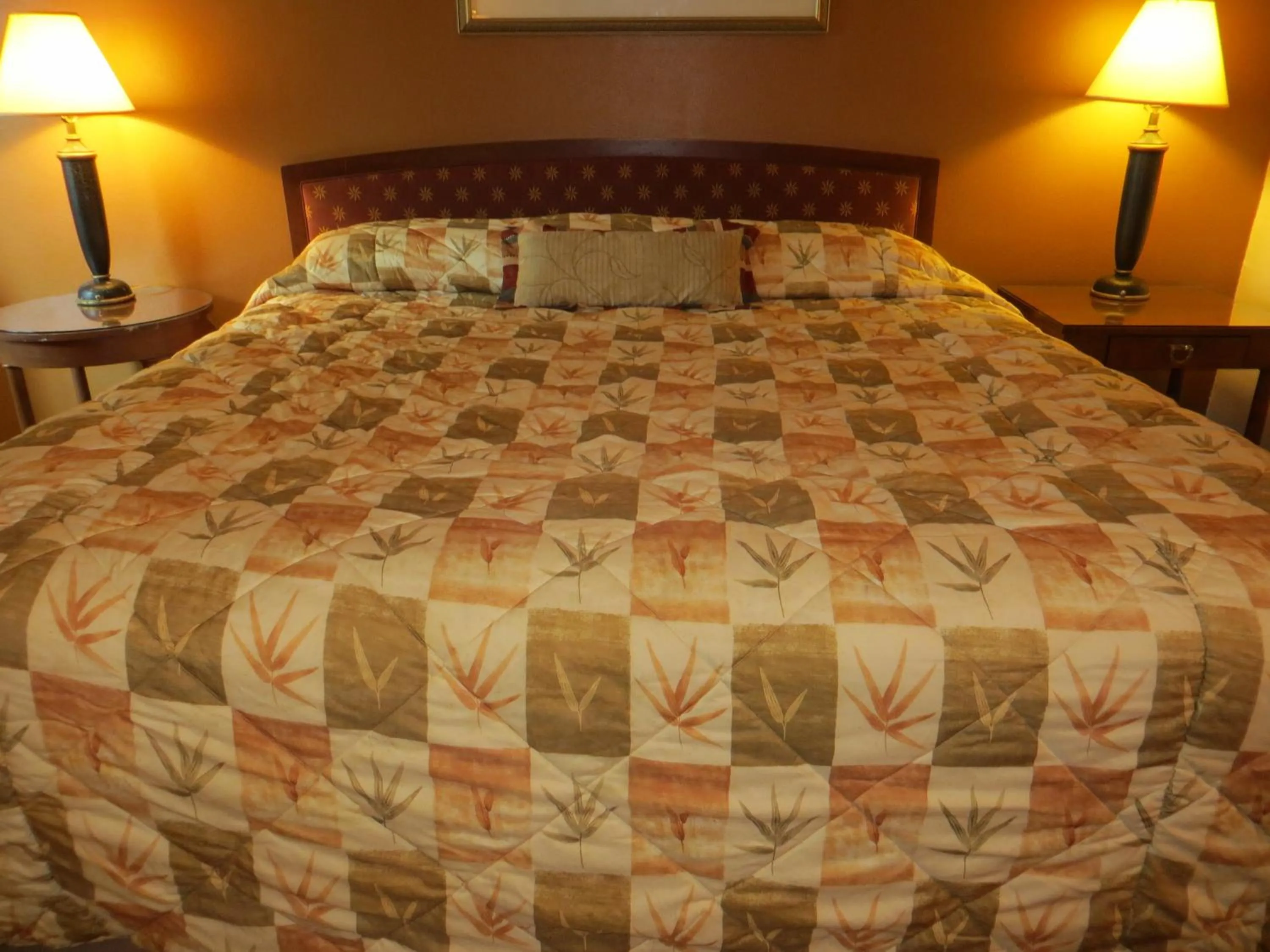 Bedroom, Bed in Cameo Motel - Portland