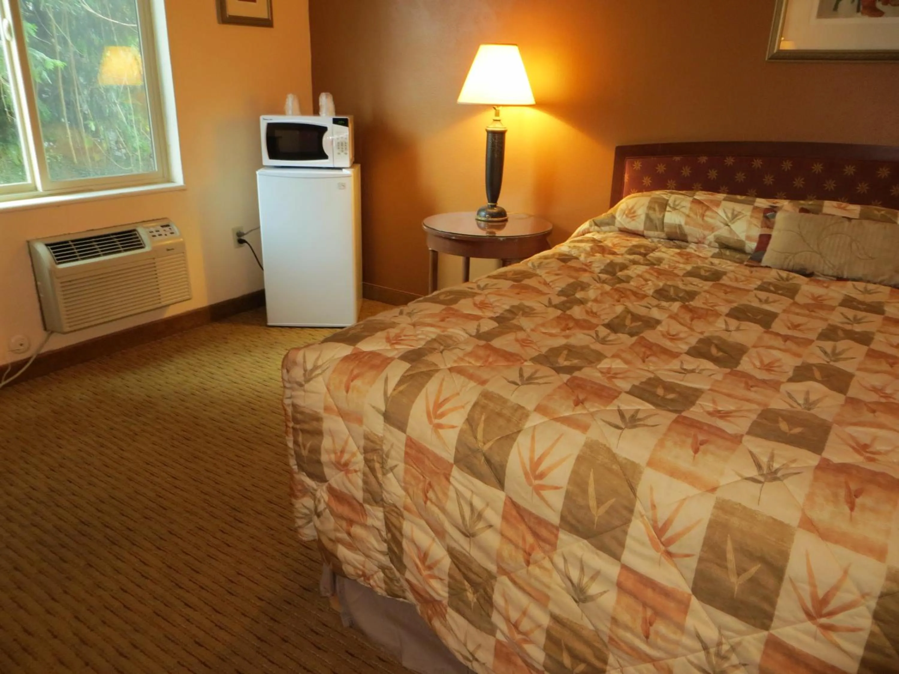 Bedroom, Bed in Cameo Motel - Portland