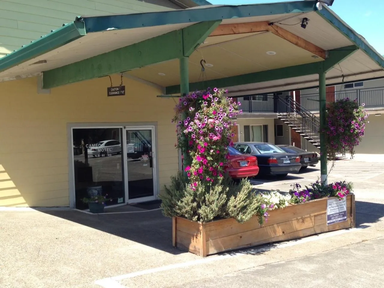 Facade/entrance in Cameo Motel - Portland