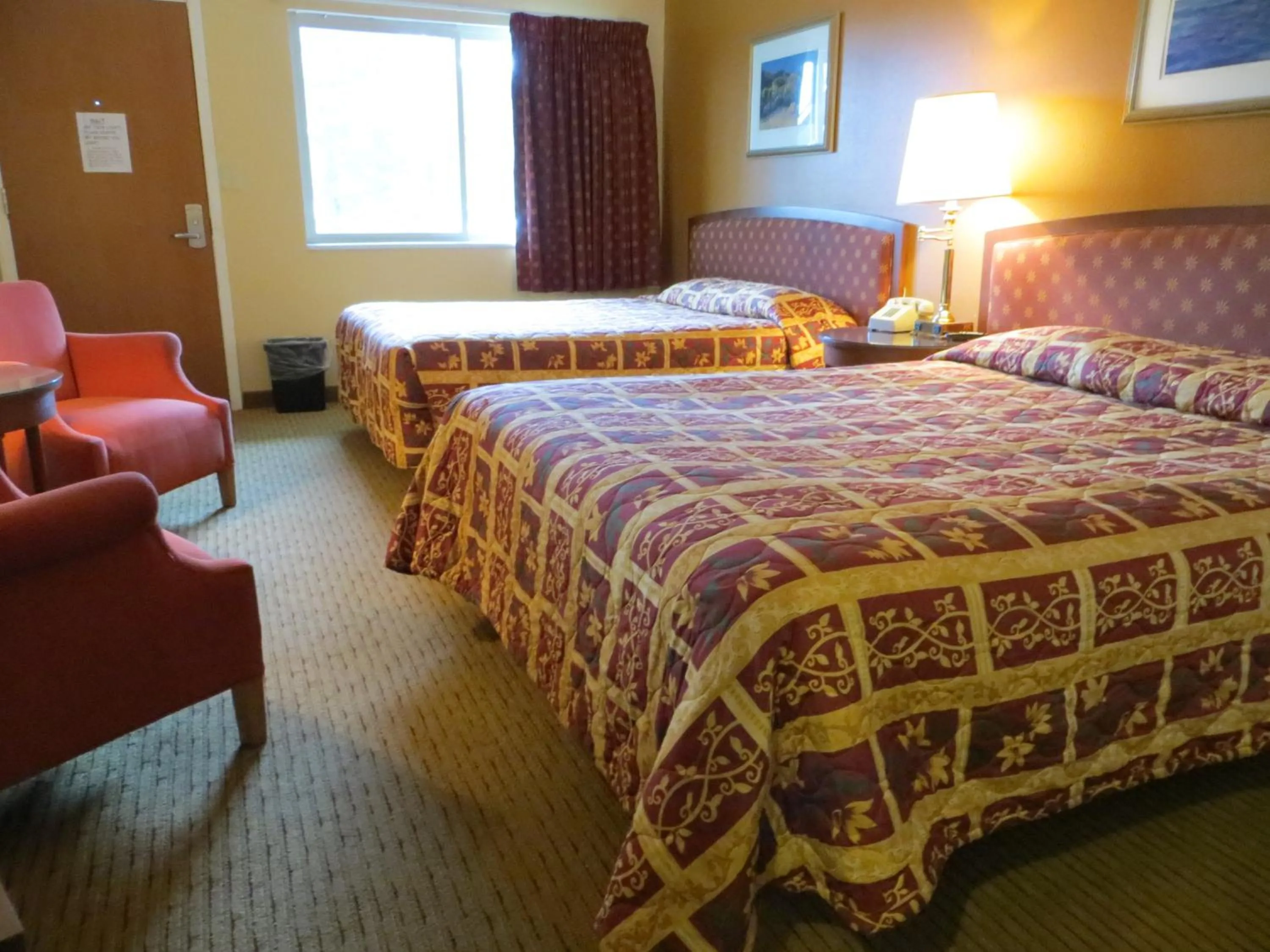 Bedroom, Bed in Cameo Motel - Portland