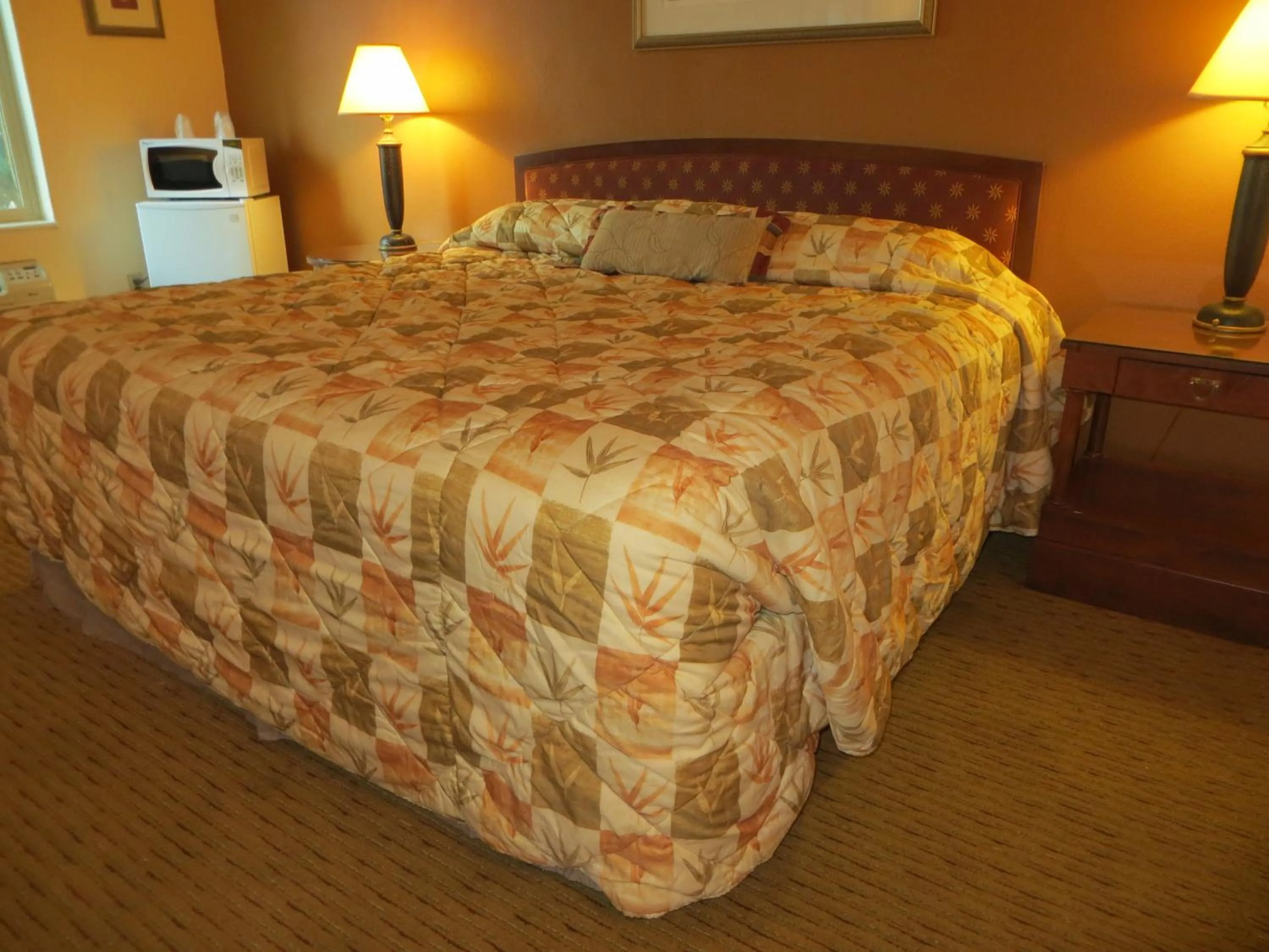 Bedroom, Bed in Cameo Motel - Portland