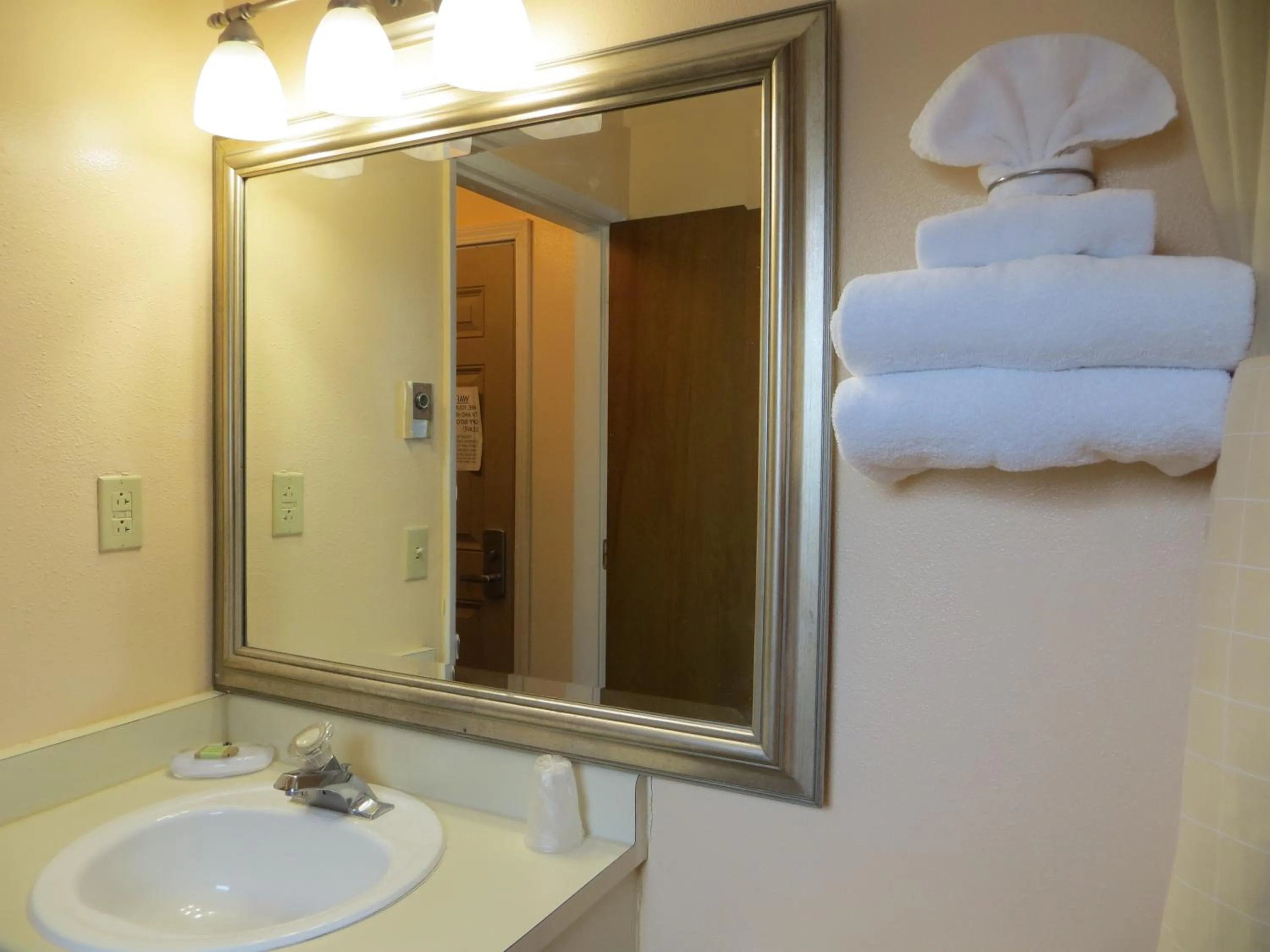 Bathroom in Cameo Motel - Portland