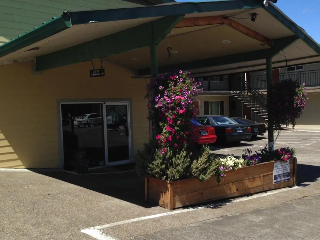 Facade/entrance in Cameo Motel - Portland
