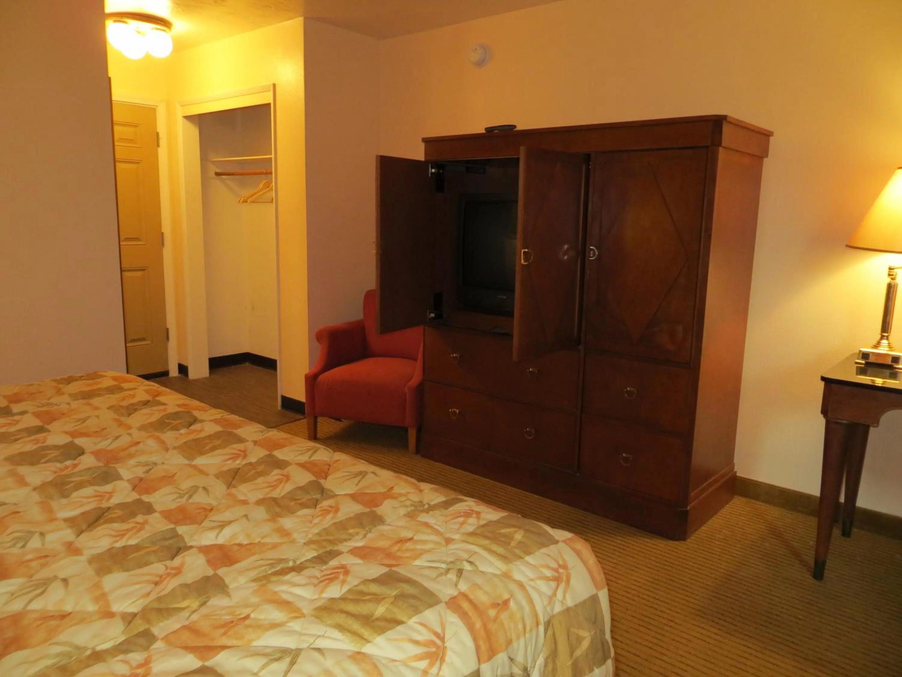 Bedroom, Bed in Cameo Motel - Portland