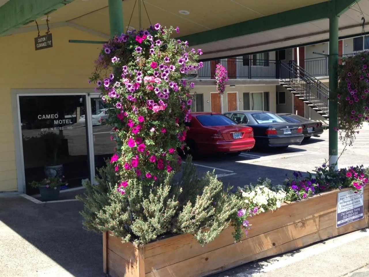 Facade/entrance in Cameo Motel - Portland