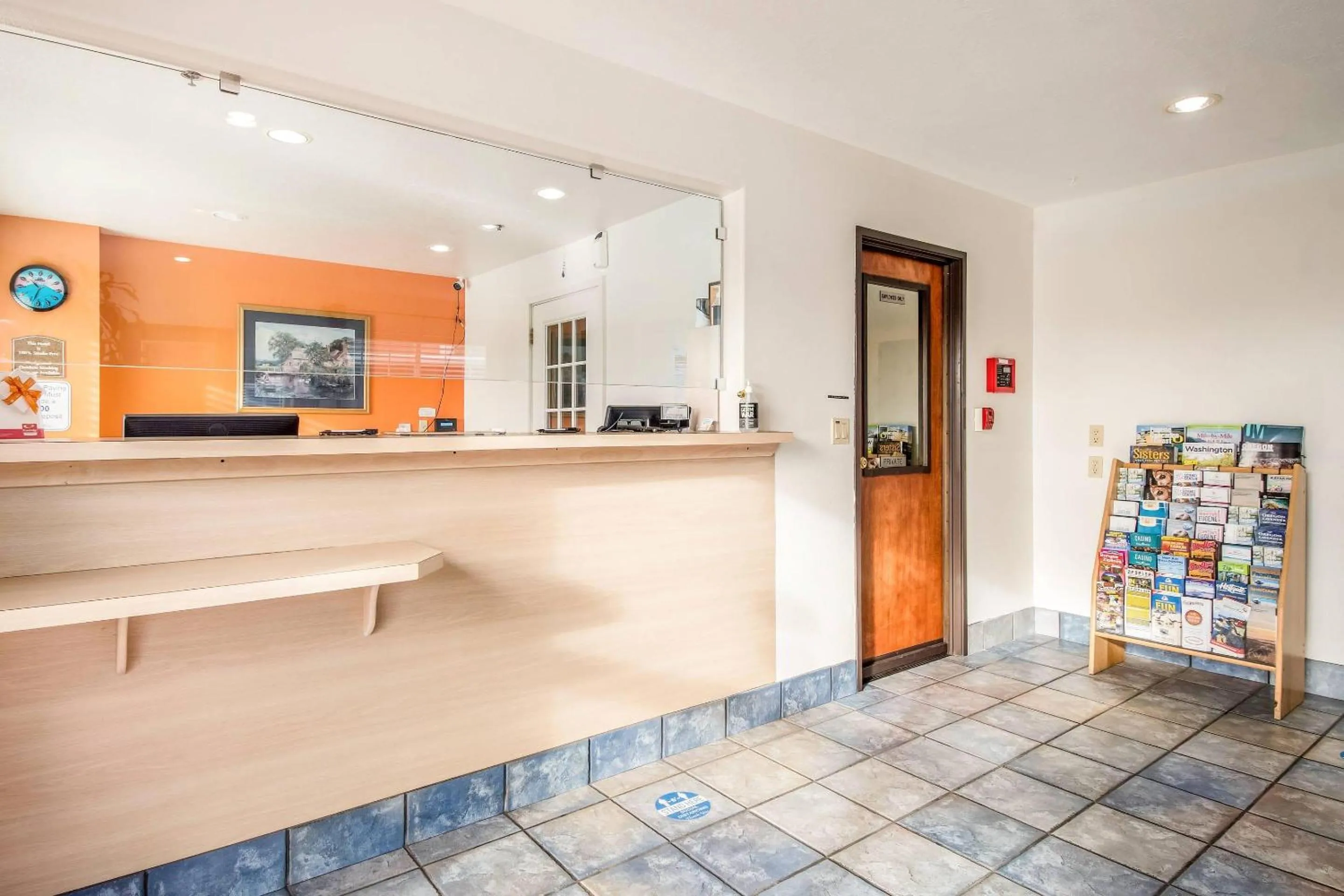 Lobby or reception in Econo Lodge Corvallis Near University