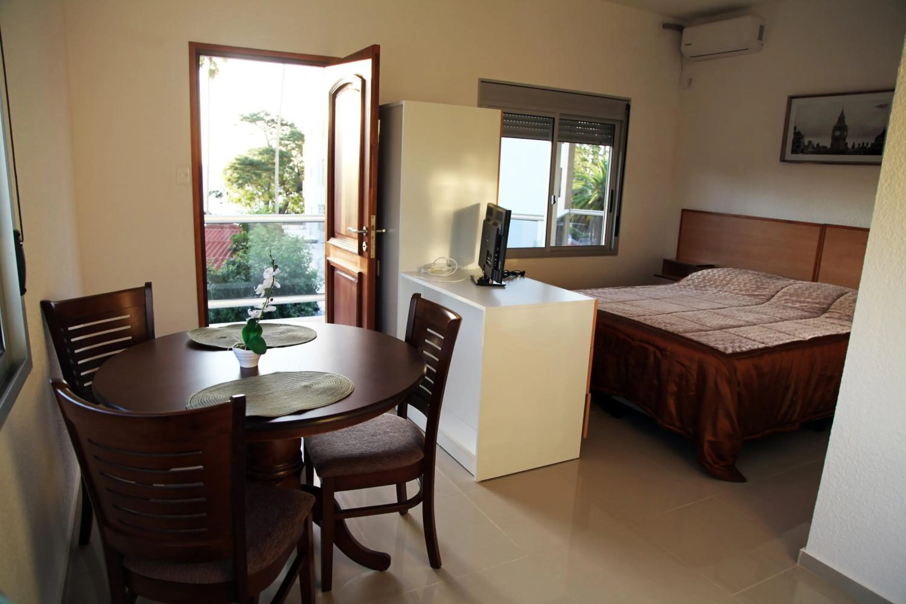 Photo of the whole room, Bed in Paradise Complejo Turístico