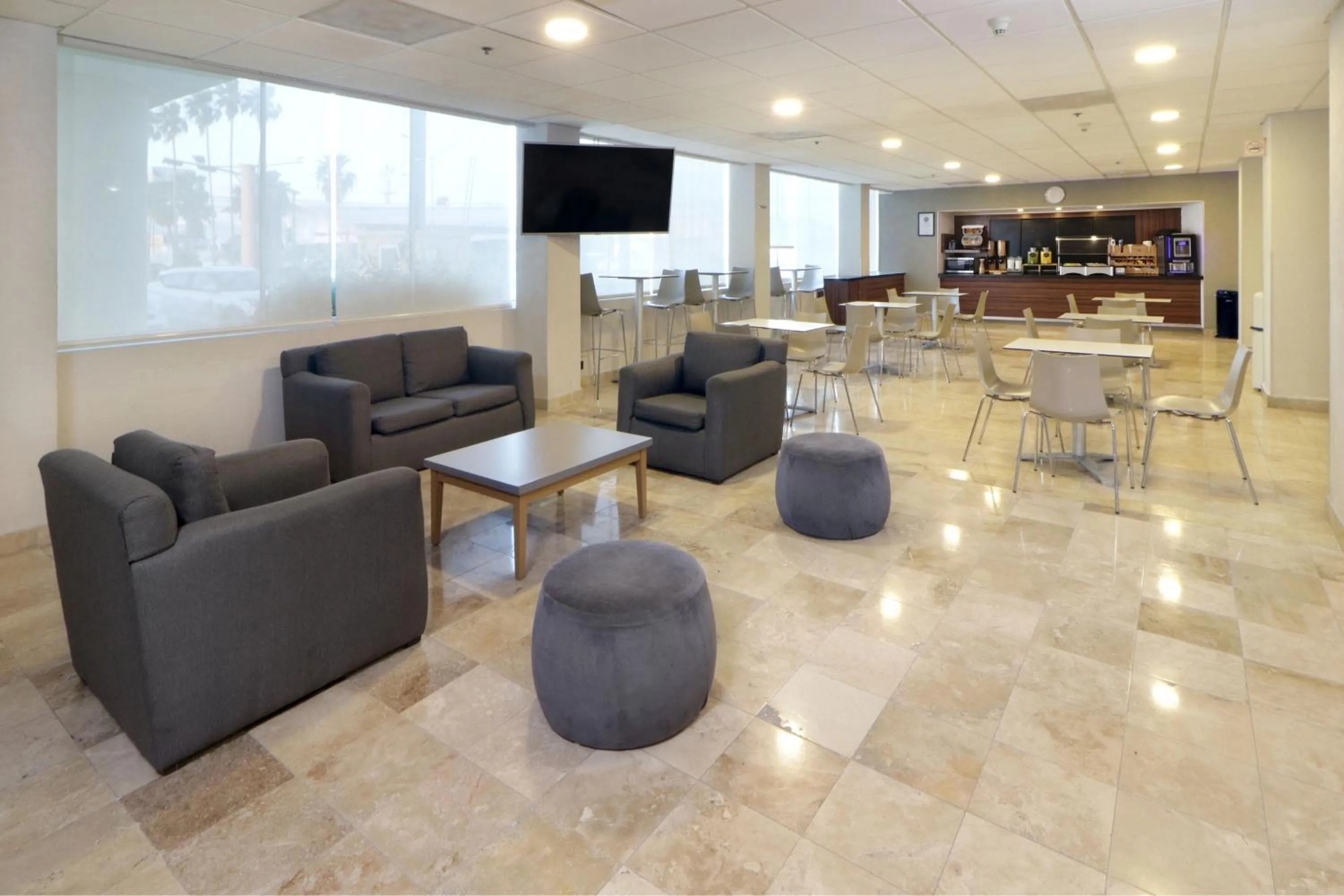 Living room in City Express by Marriott Nuevo Laredo