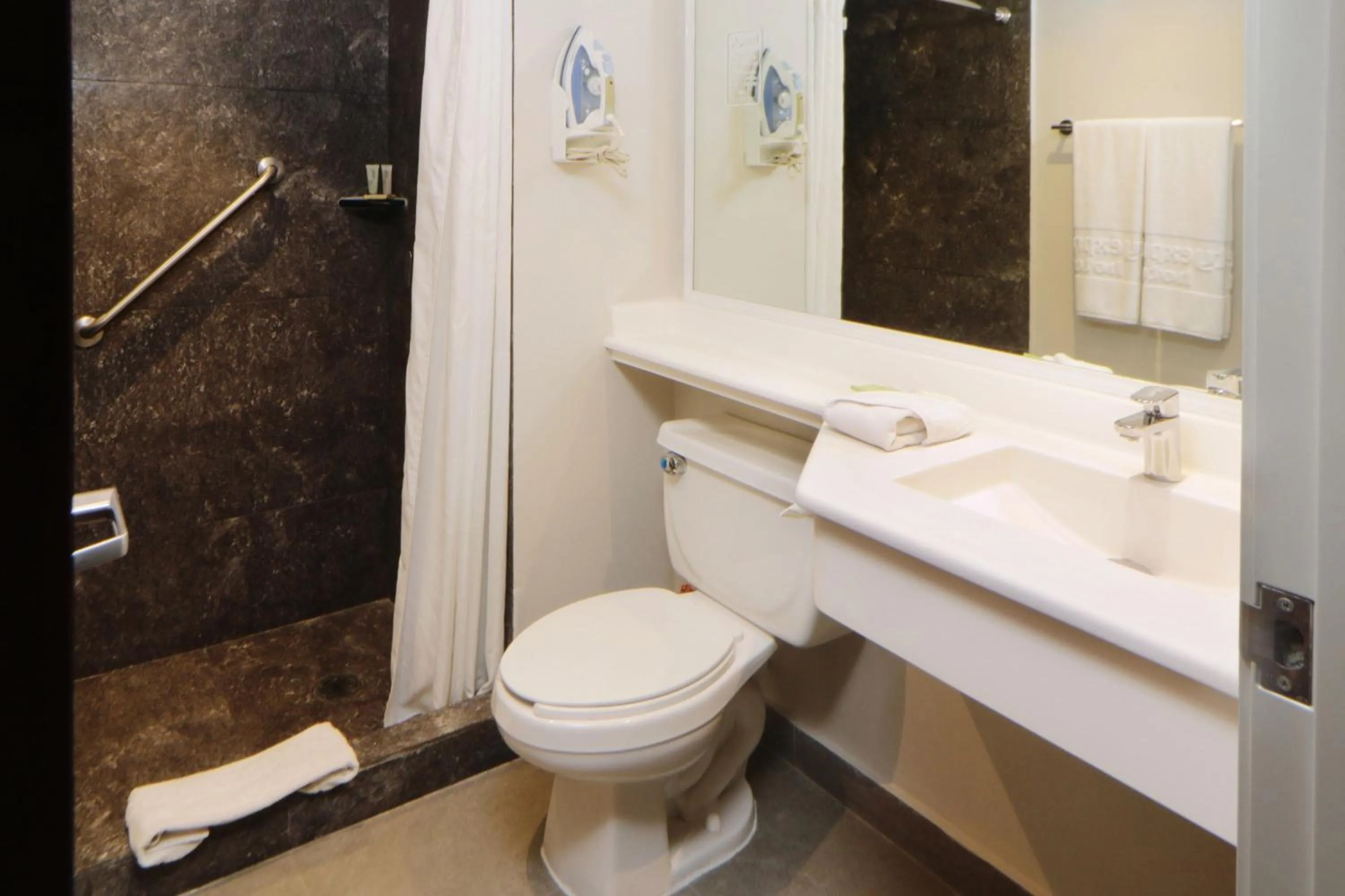 Bathroom in City Express by Marriott Nuevo Laredo