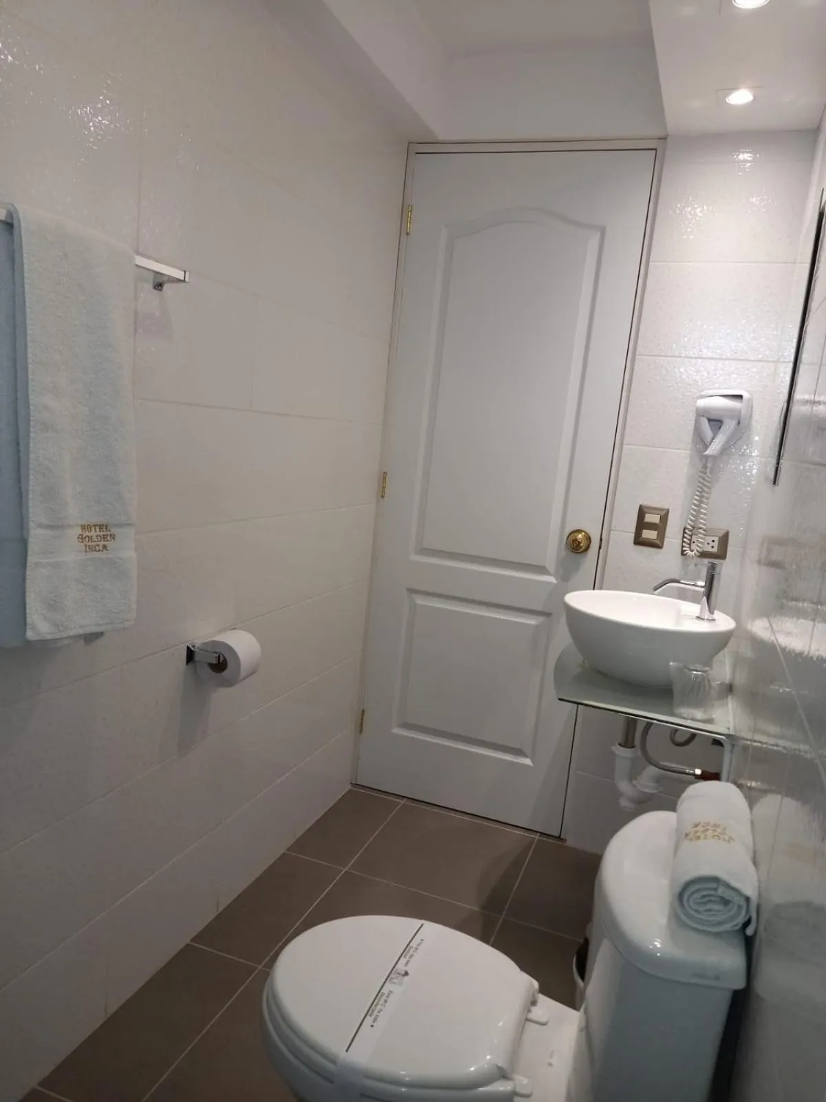 Bathroom in Golden Inca Hotel