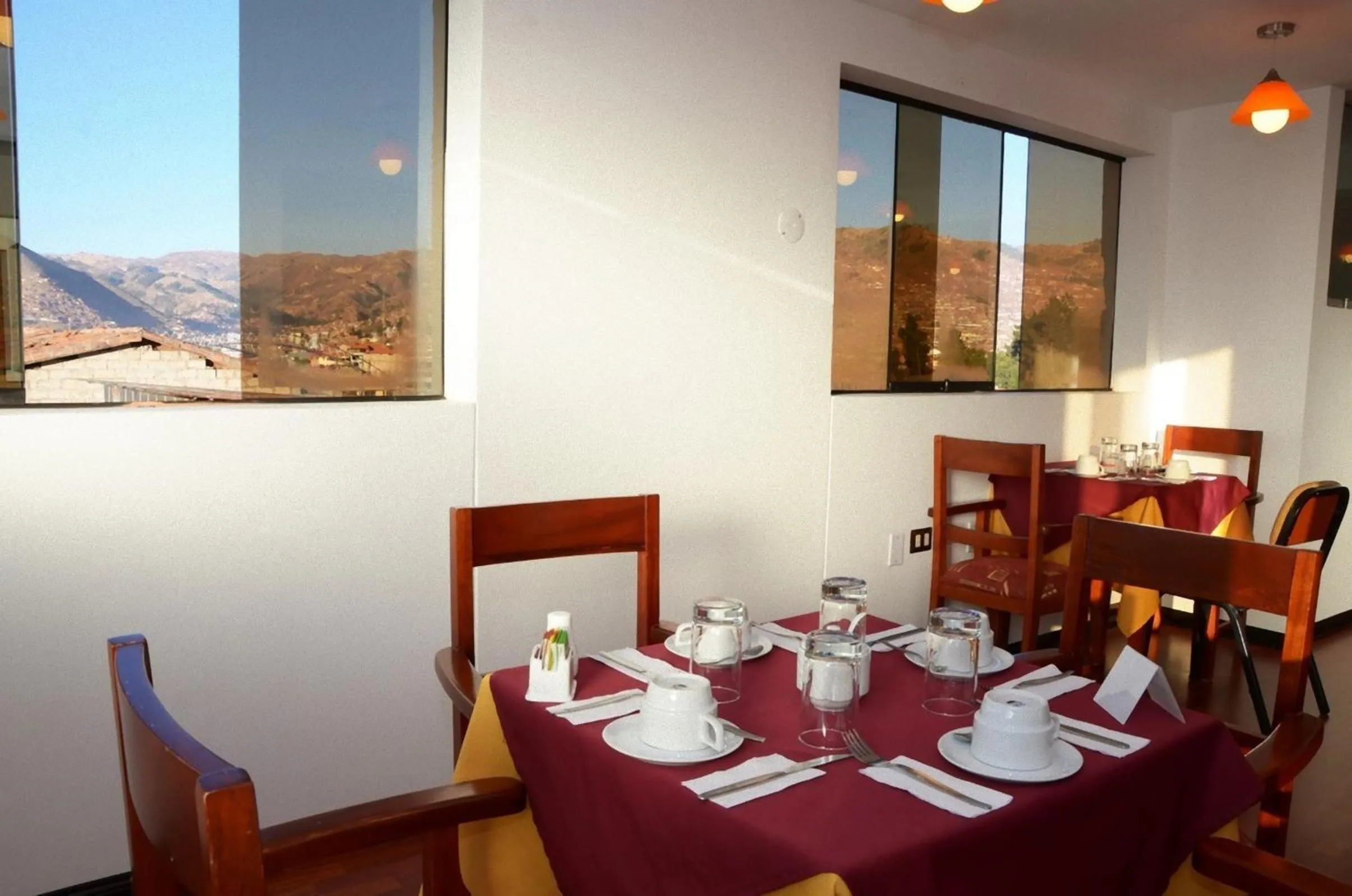 Restaurant/places to eat in Golden Inca Hotel