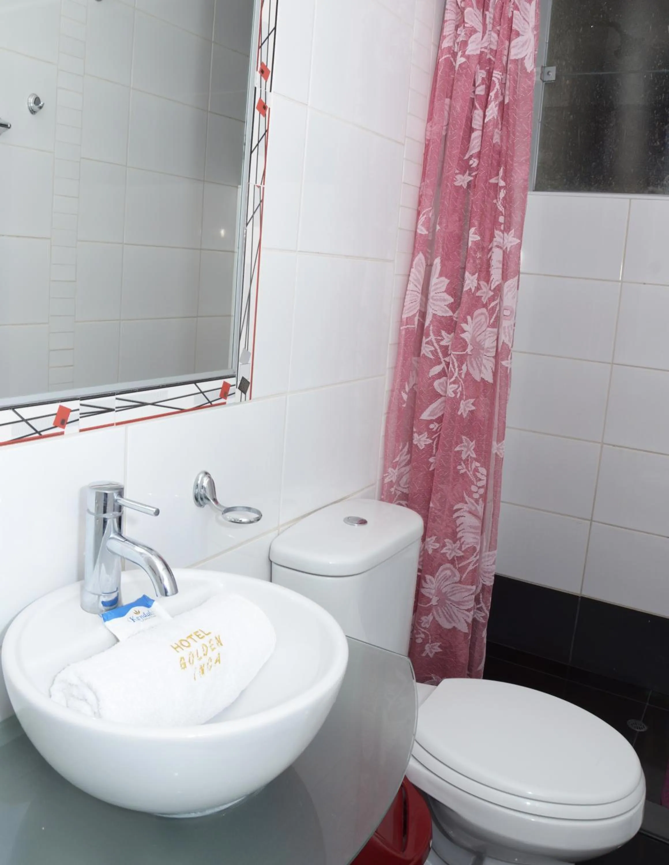 Bathroom in Golden Inca Hotel