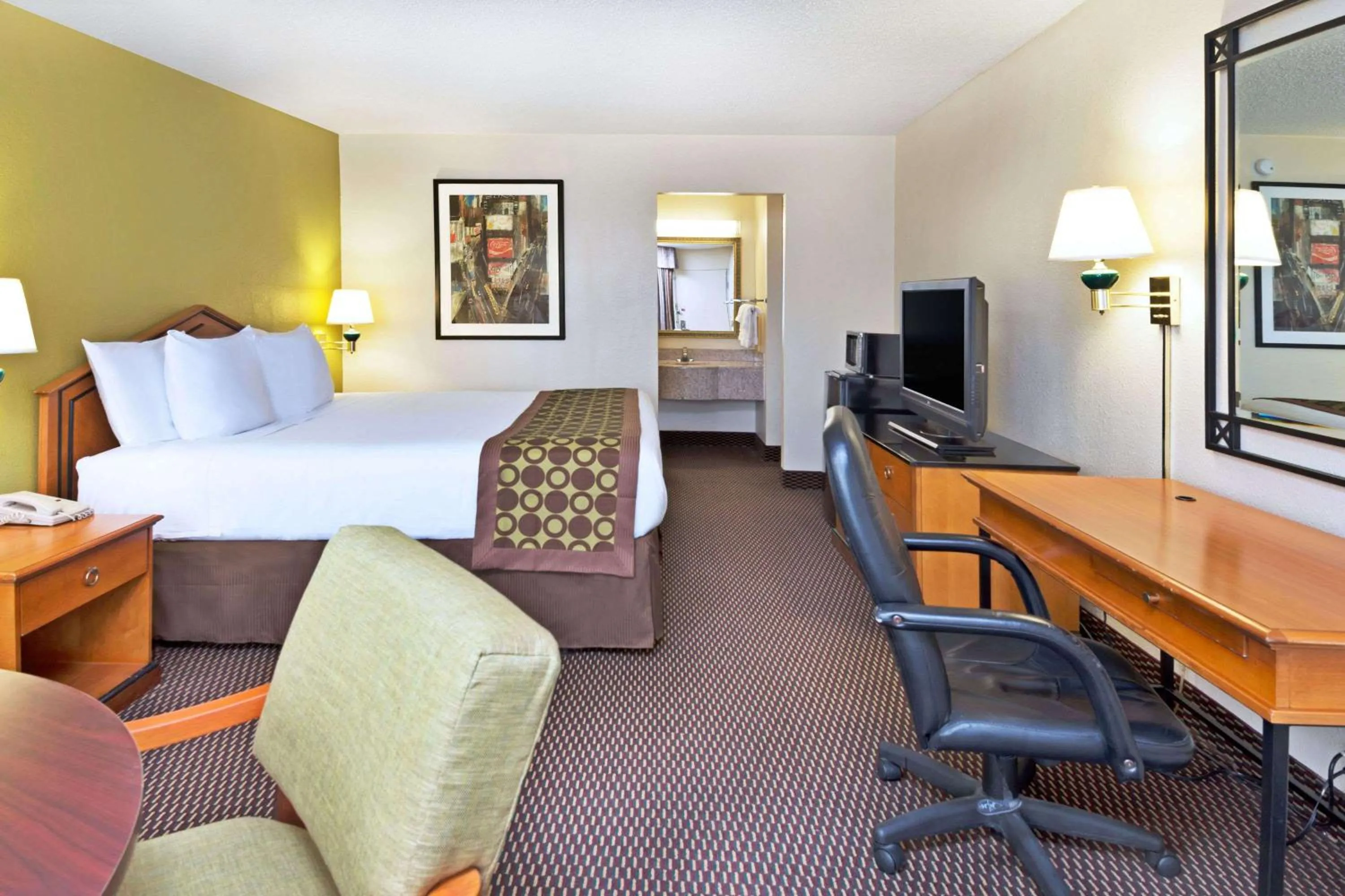 Photo of the whole room in Ramada by Wyndham Pikesville/Baltimore North