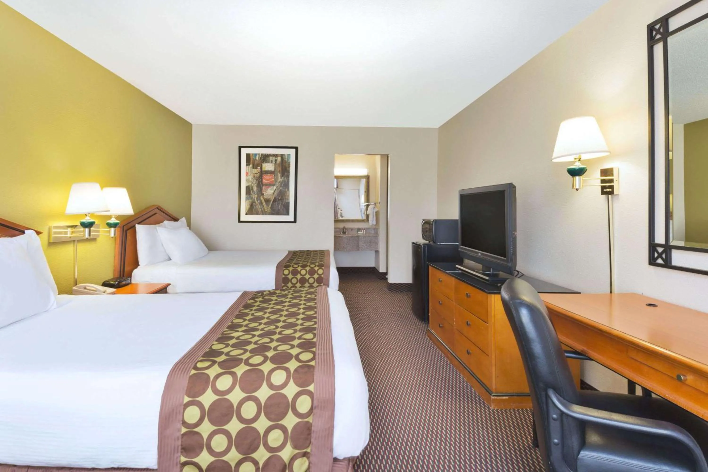 Photo of the whole room in Ramada by Wyndham Pikesville/Baltimore North