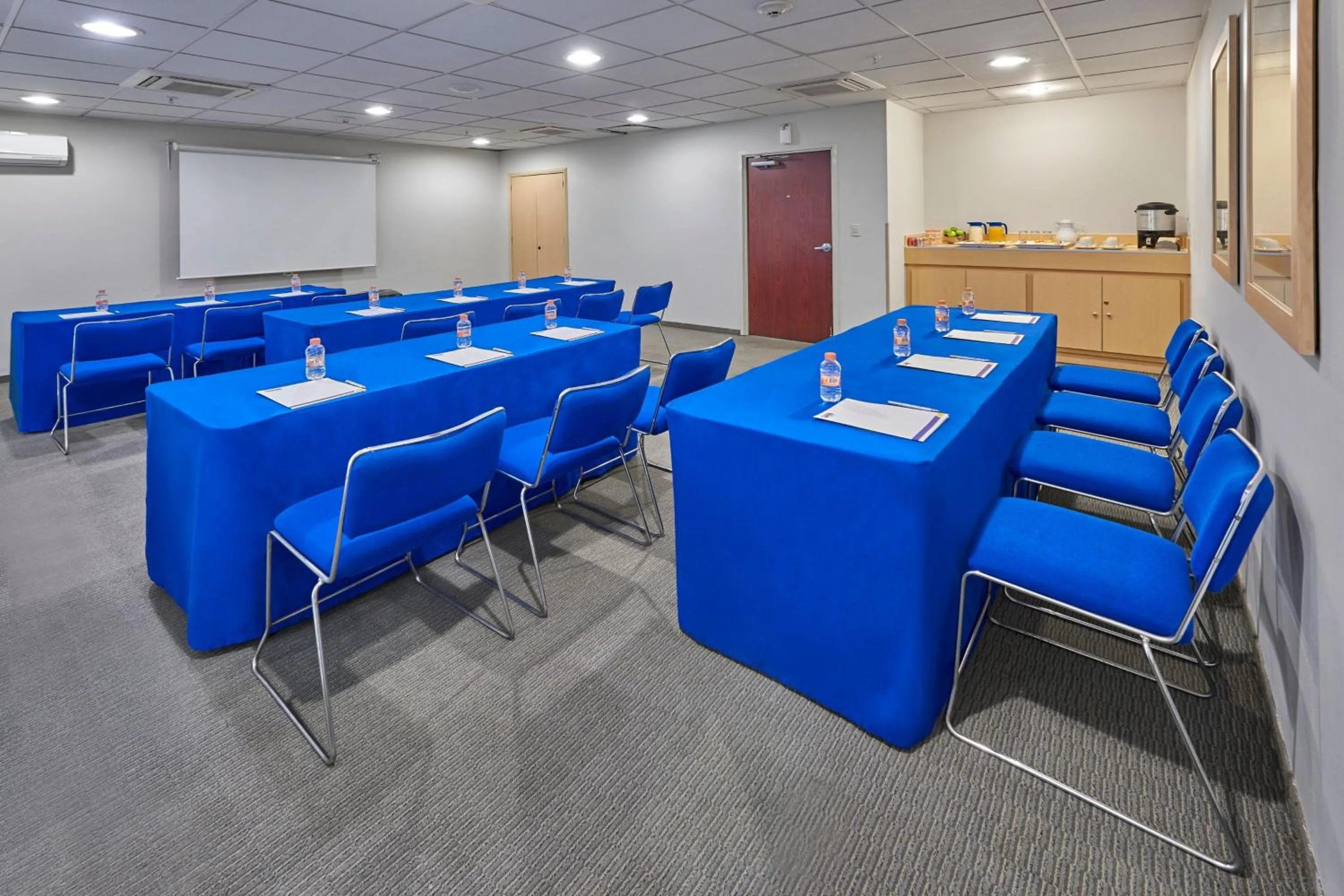Meeting/conference room in City Express by Marriott Tepotzotlán