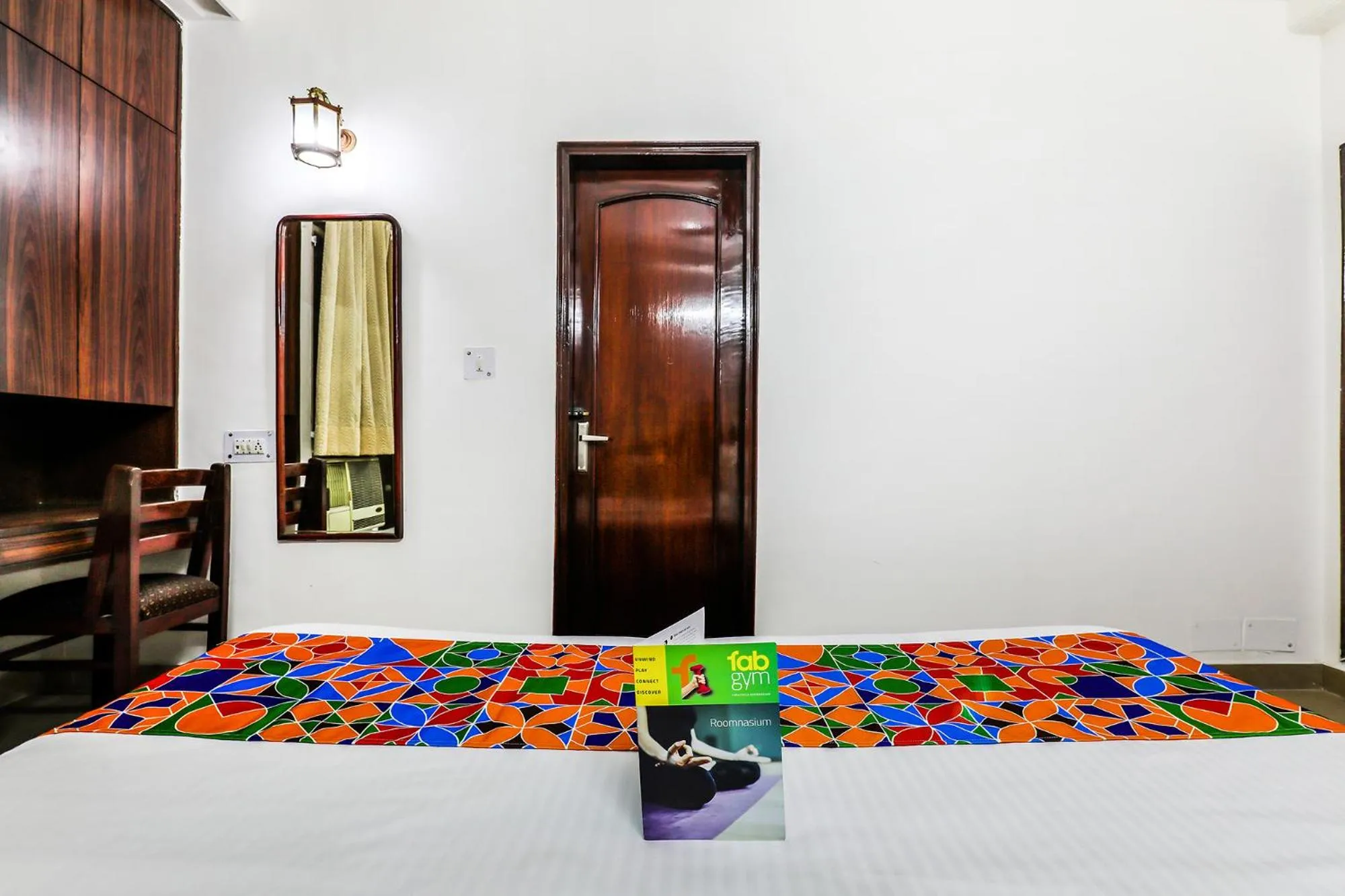 Seating area, Bed in FabExpress Hemkunt Mansion