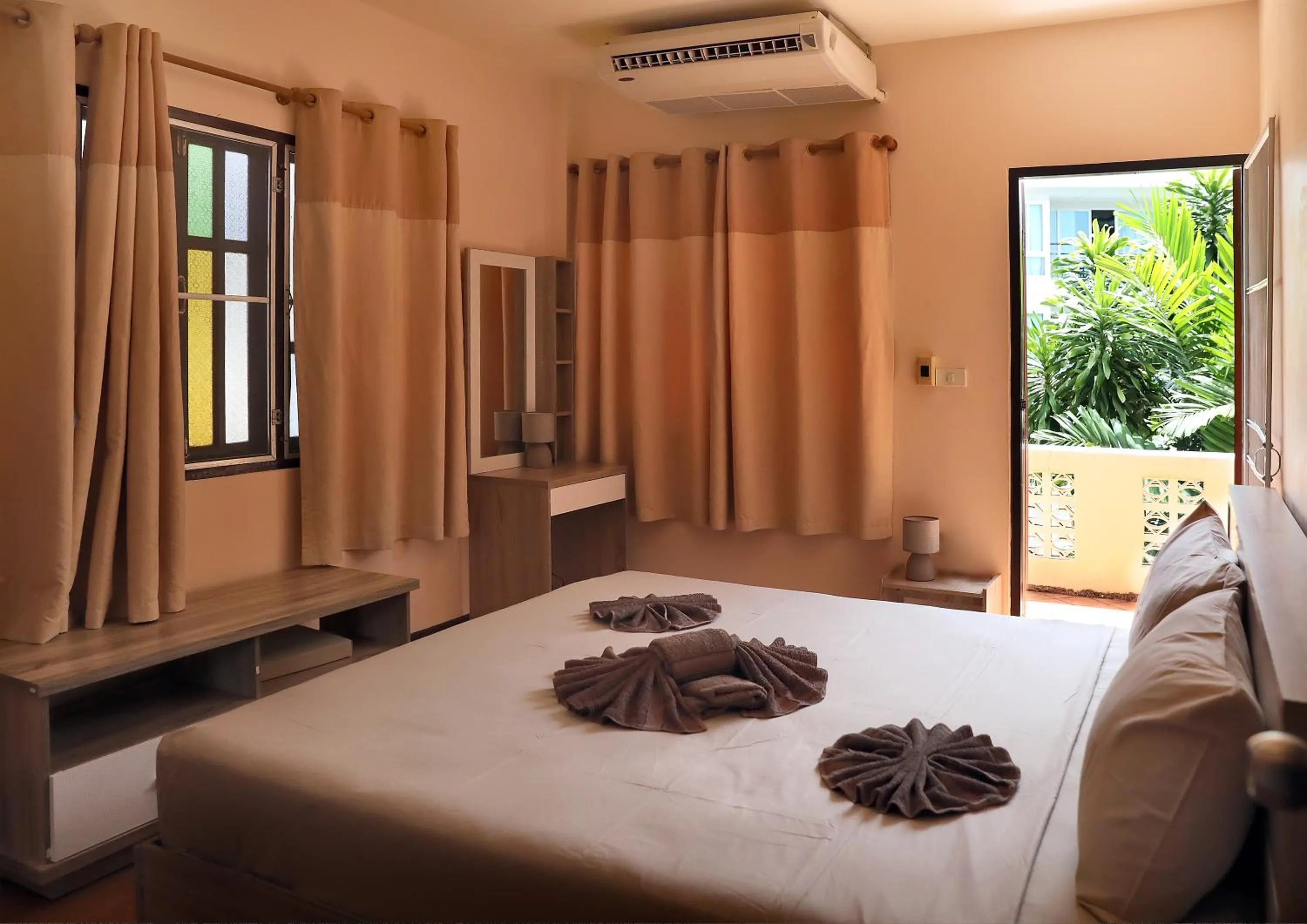 Bedroom, Bed in Villa Kamala Beach