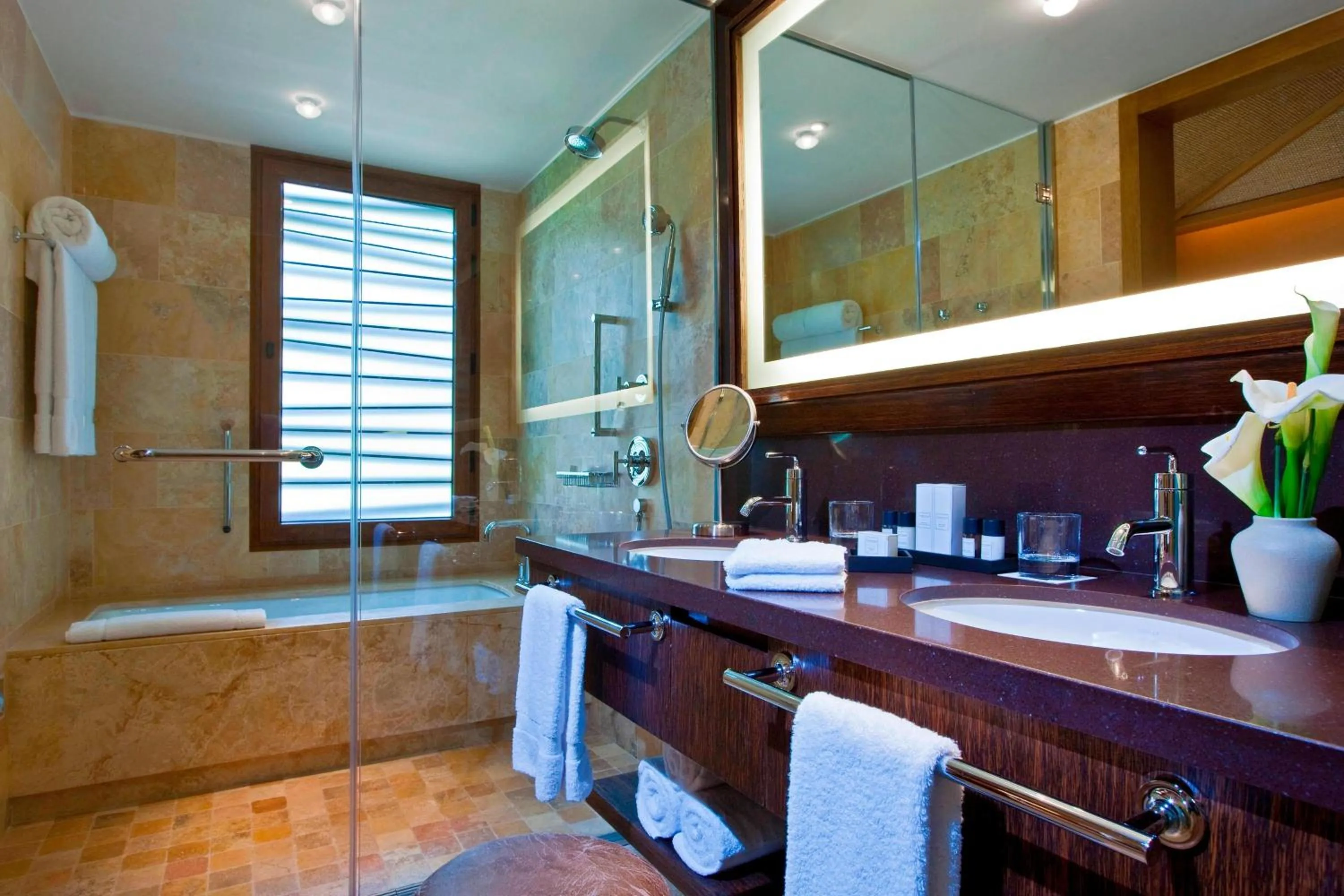 Bathroom in Tambo del Inka, a Luxury Collection Resort & Spa, Valle Sagrado