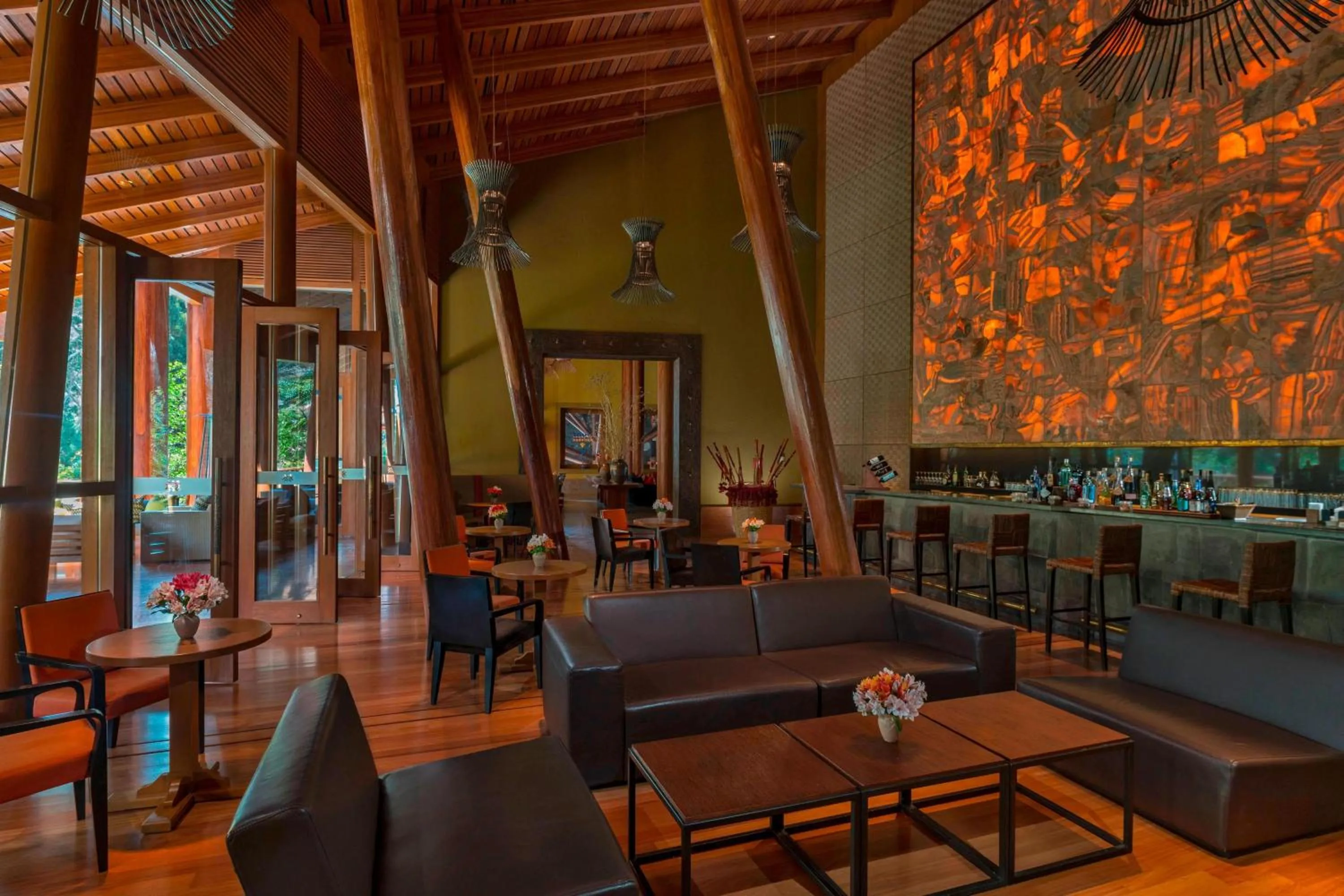 Lounge or bar in Tambo del Inka, a Luxury Collection Resort & Spa, Valle Sagrado