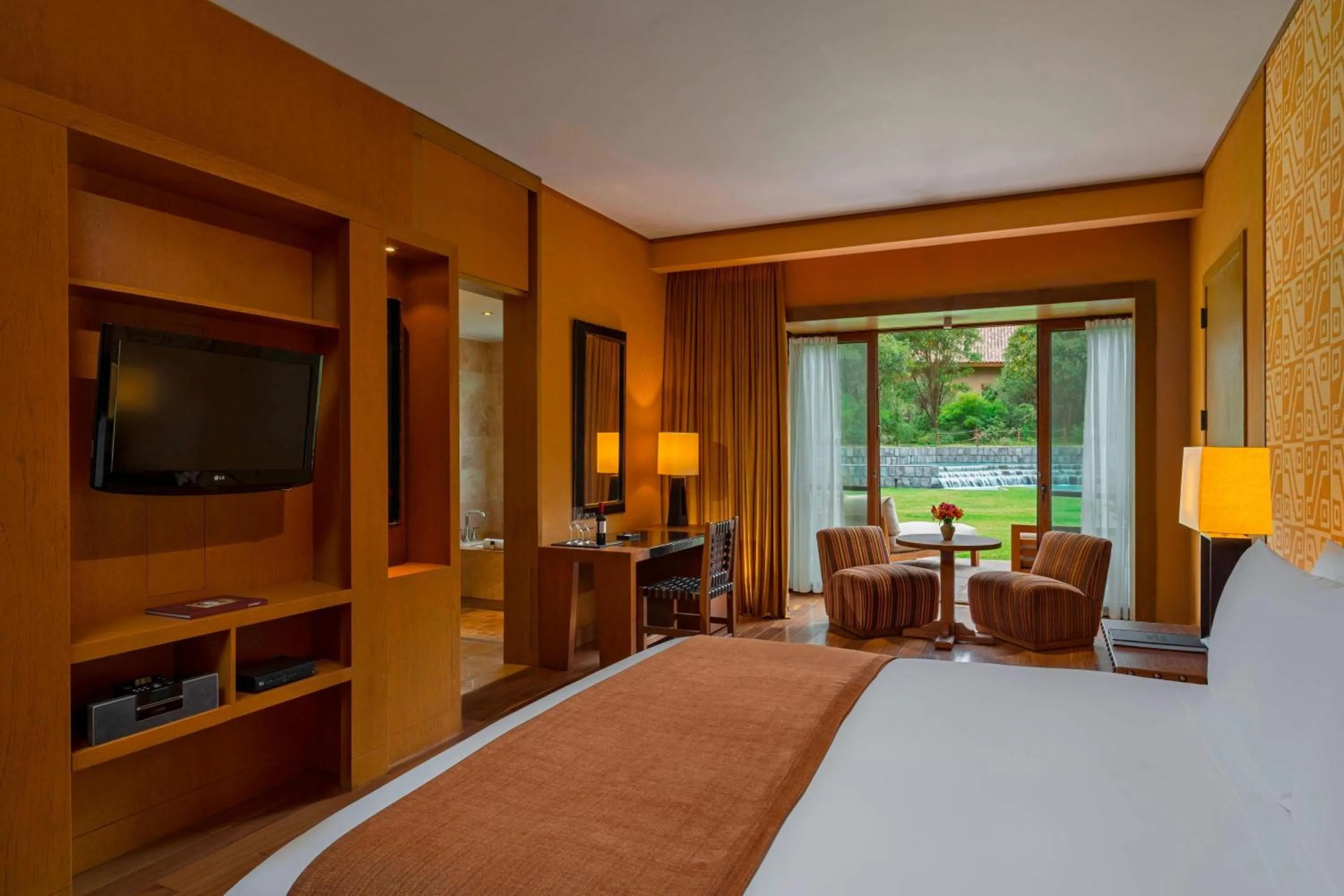 Bedroom, Bed in Tambo del Inka, a Luxury Collection Resort & Spa, Valle Sagrado