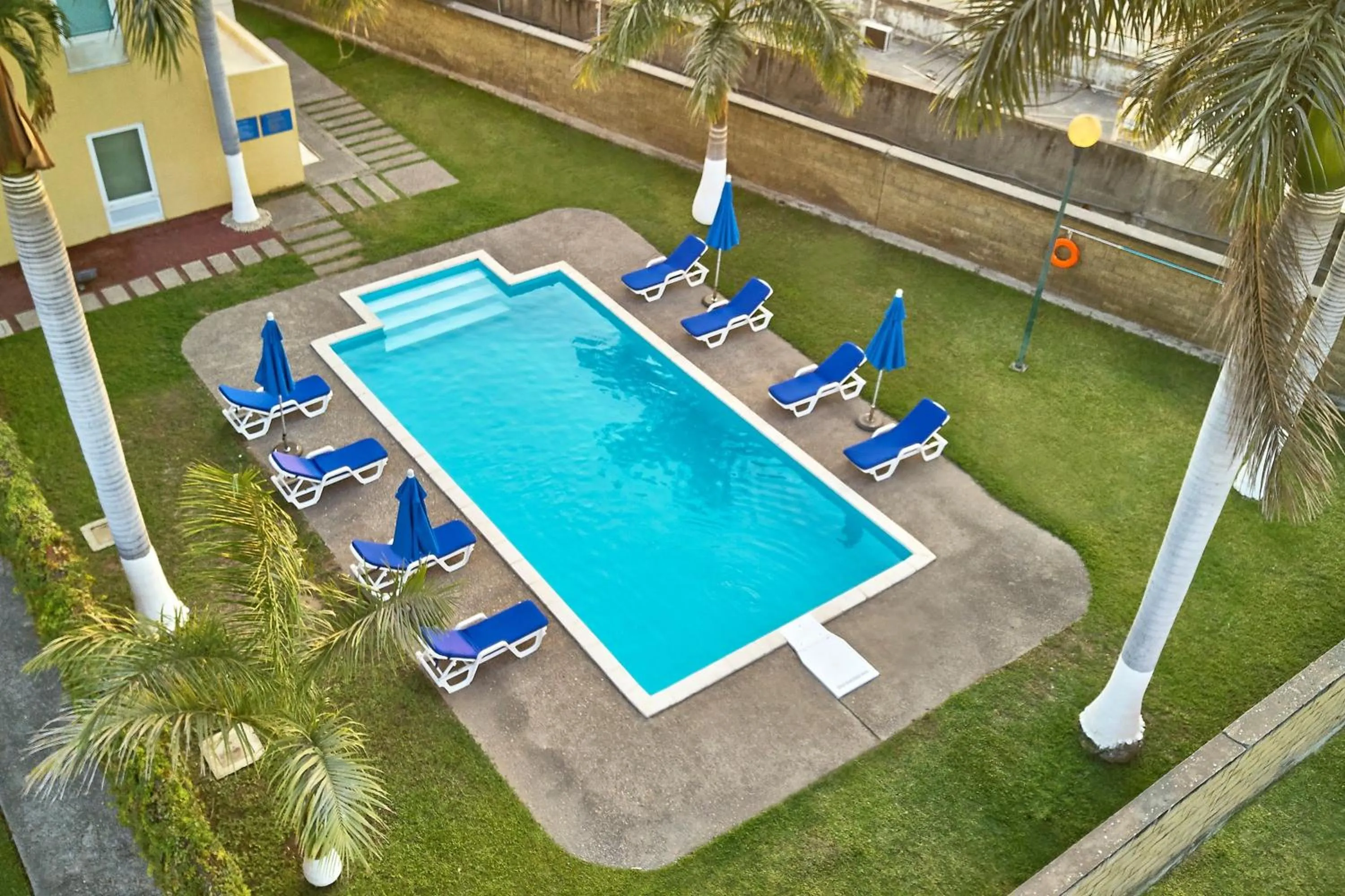 Swimming pool in City Express by Marriott Lazaro Cardenas