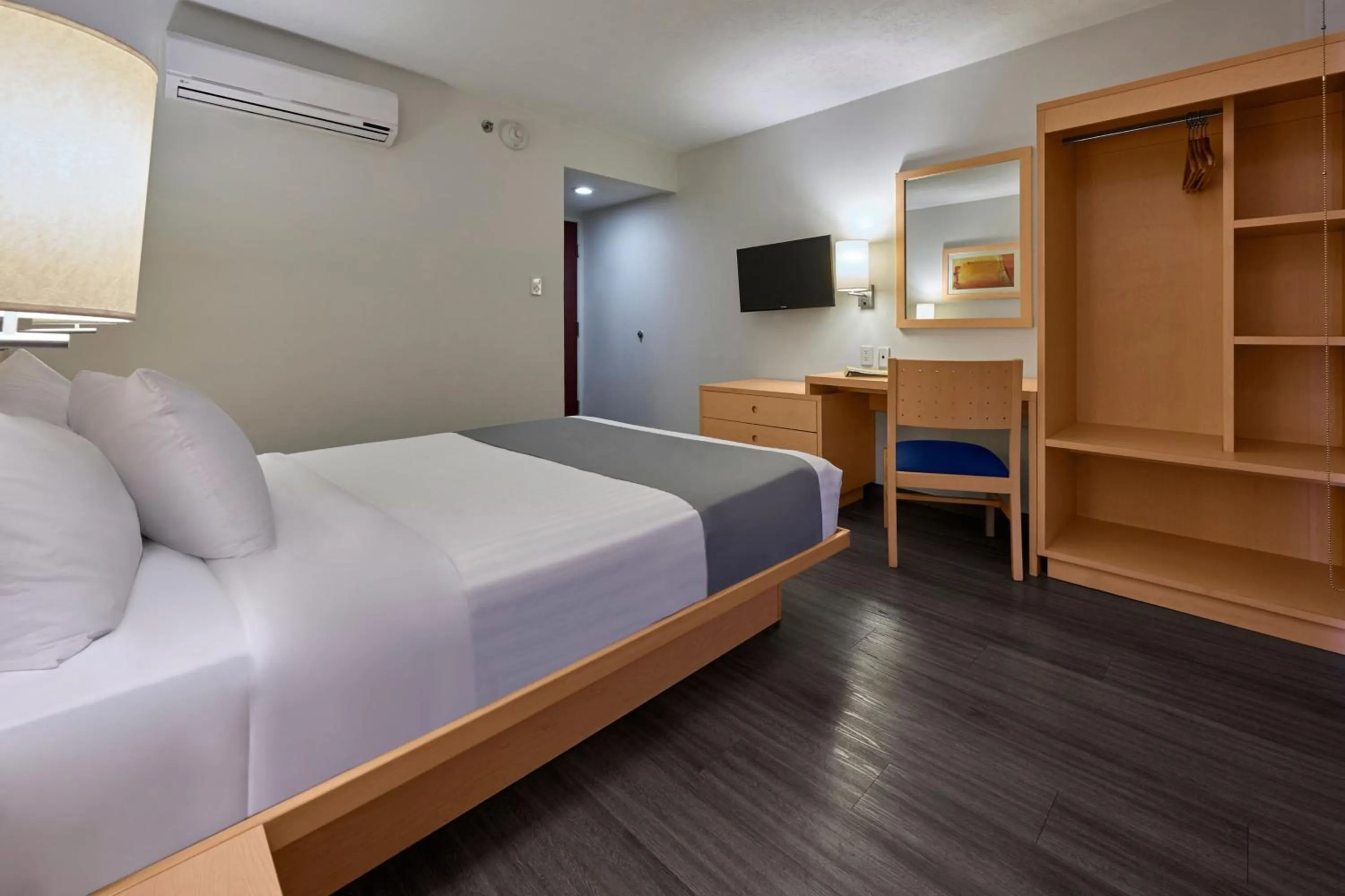 Photo of the whole room, Bed in City Express by Marriott Lazaro Cardenas