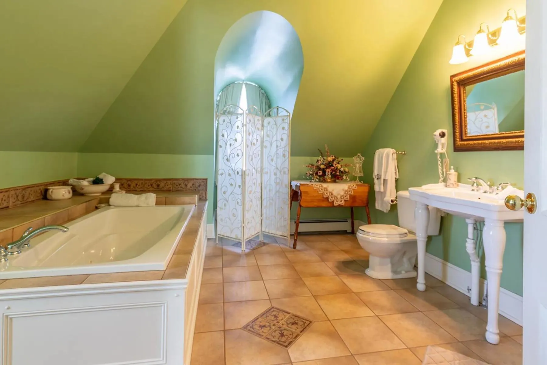 Bathroom in Fitzroy Hall