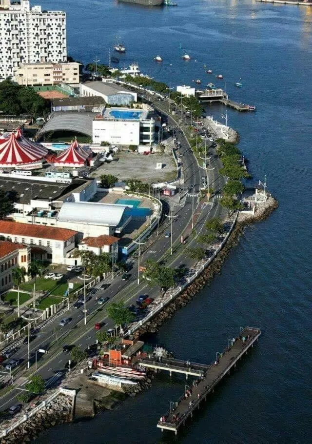 Bird's eye view in Em 5 minutos a pé tá na praia e no Shopping Praiamar Corporate, 2 quartos com ar condicionado, 2 banheiros, portaria 24 horas, elevador, 1 vaga carro gratuita, wi-fi, pets ok, enxoval, horário flexível!