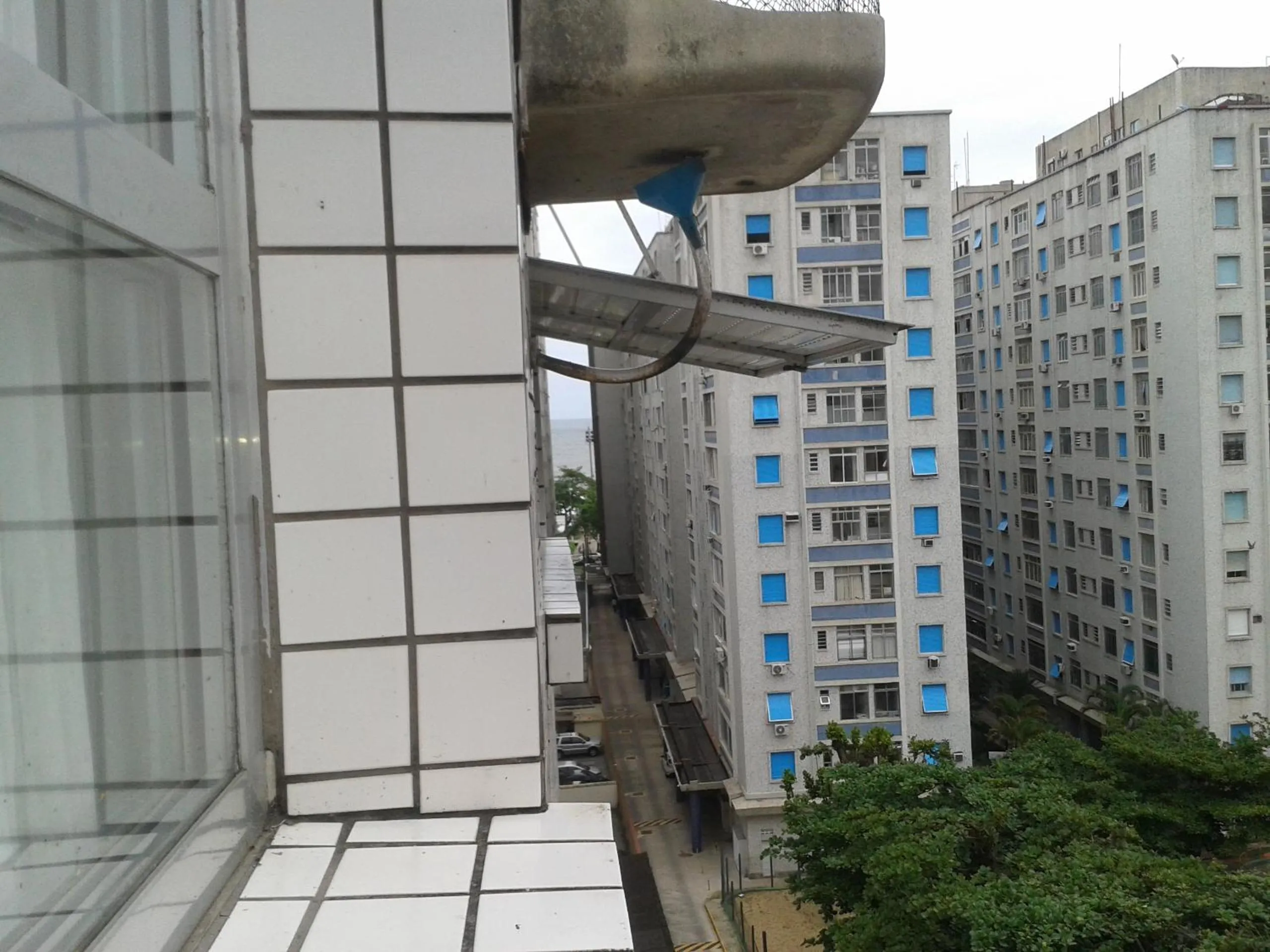 Nearby landmark in Em 5 minutos a pé tá na praia e no Shopping Praiamar Corporate, 2 quartos com ar condicionado, 2 banheiros, portaria 24 horas, elevador, 1 vaga carro gratuita, wi-fi, pets ok, enxoval, horário flexível!