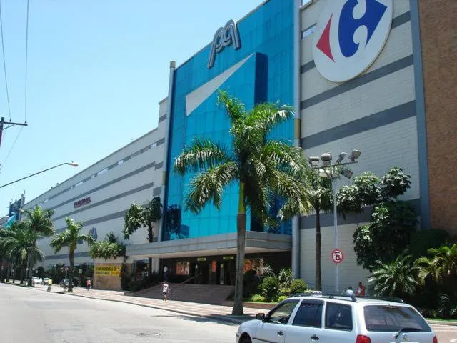 Nearby landmark in Em 5 minutos a pé tá na praia e no Shopping Praiamar Corporate, 2 quartos com ar condicionado, 2 banheiros, portaria 24 horas, elevador, 1 vaga carro gratuita, wi-fi, pets ok, enxoval, horário flexível!