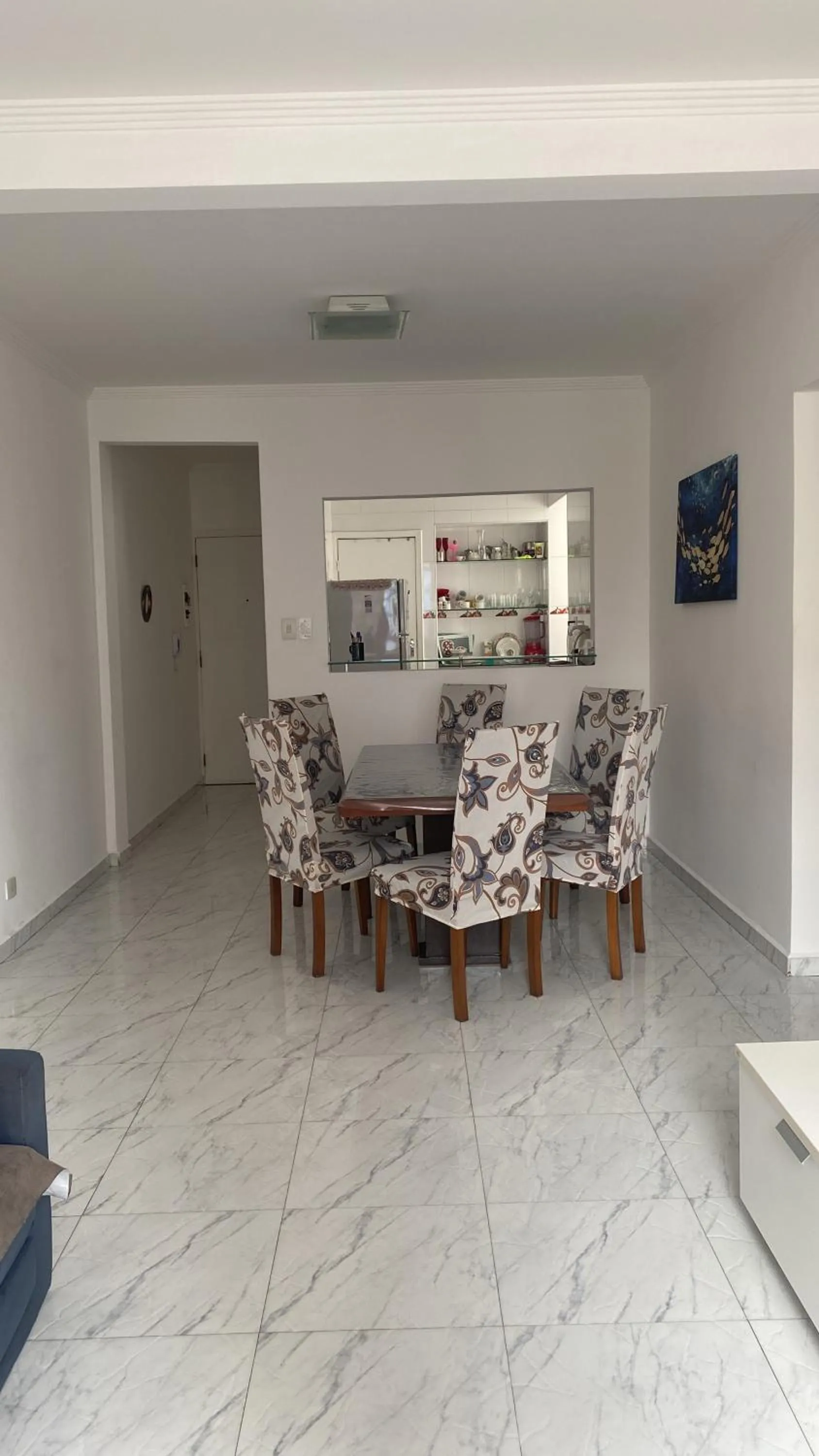 Em 5 minutos a pé tá na praia e no Shopping Praiamar Corporate, 2 quartos com ar condicionado, 2 banheiros, portaria 24 horas, elevador, 1 vaga carro gratuita, wi-fi, pets ok, enxoval, horário flexível!