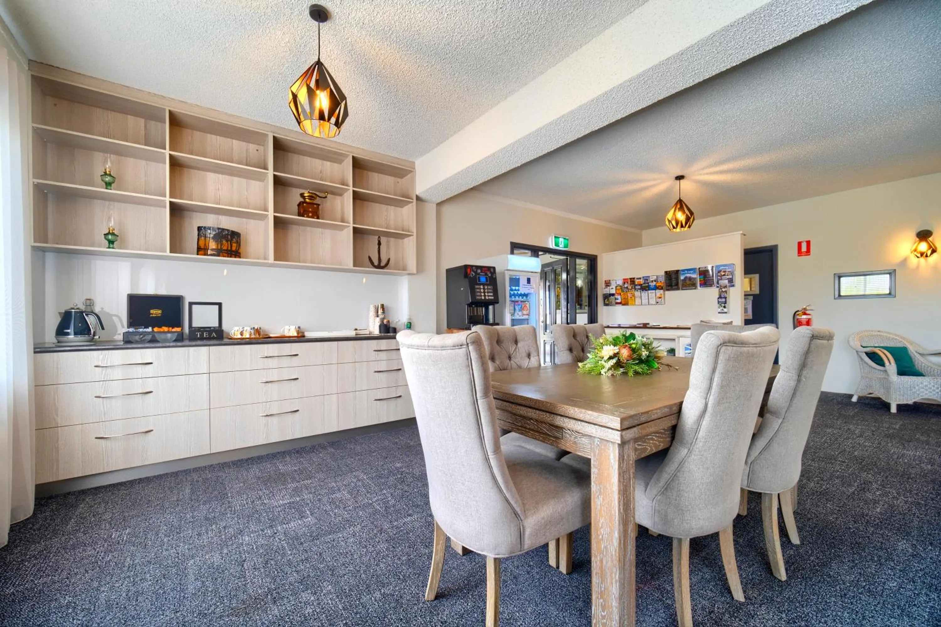 Lounge or bar in Albany Motel & Apartments