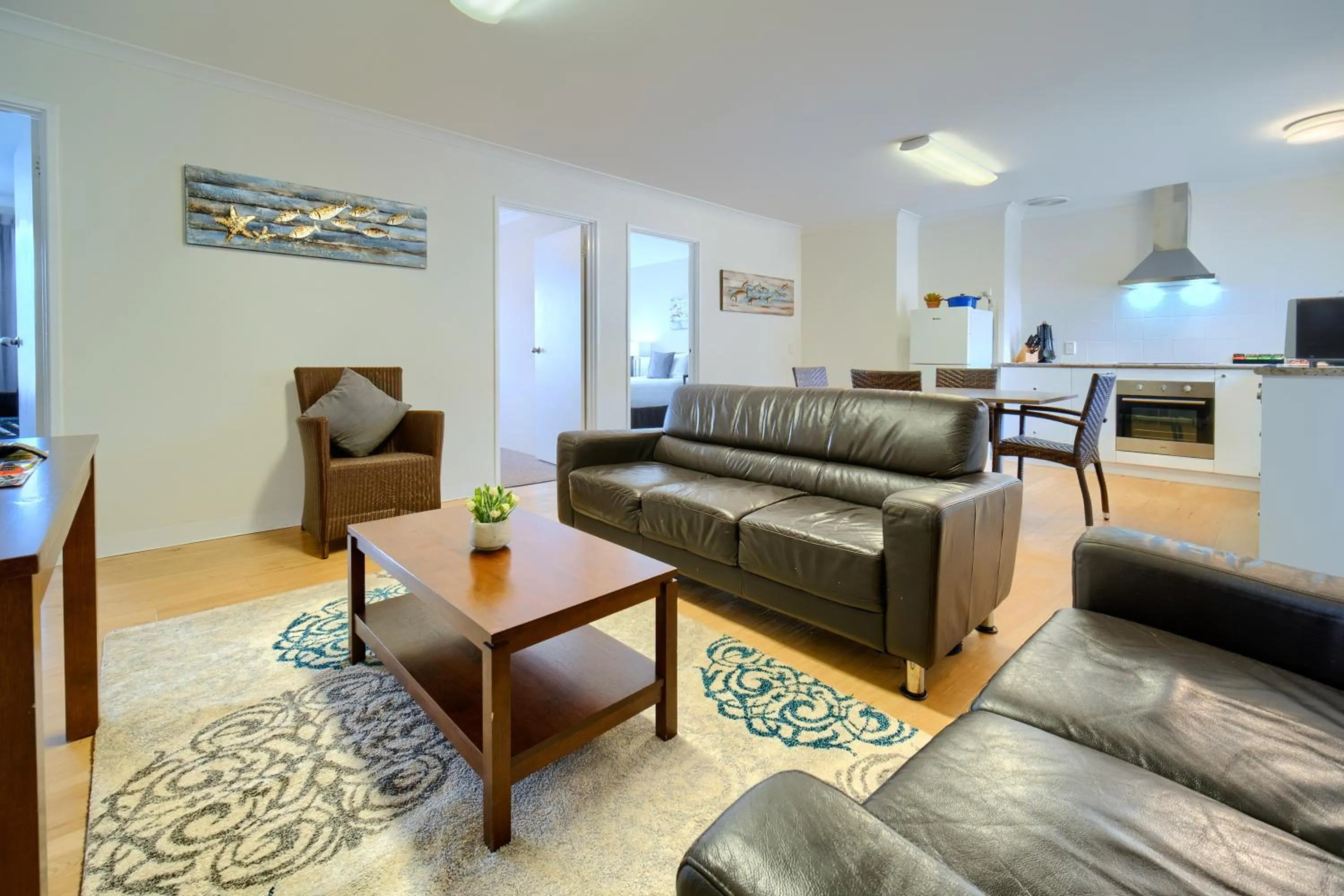 Living room in Albany Motel & Apartments