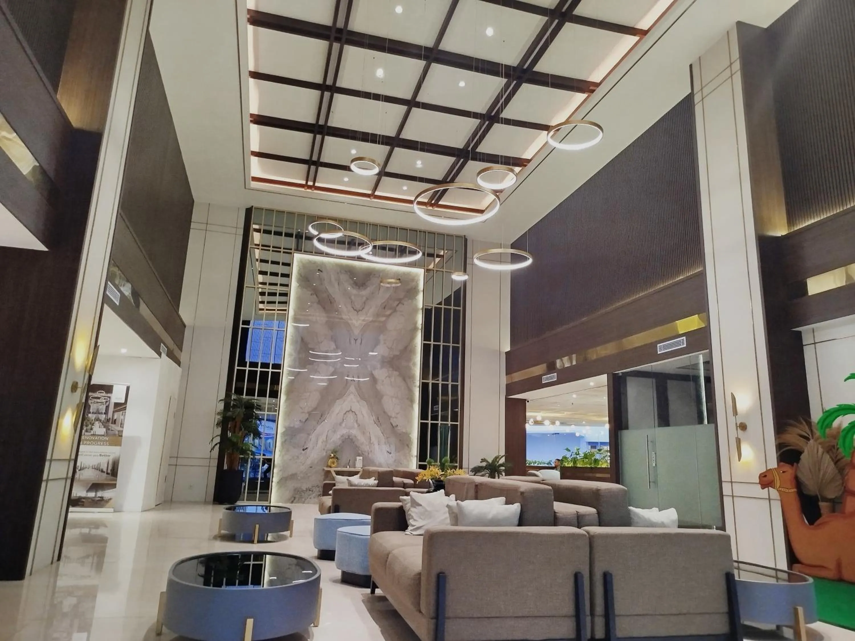 Lobby or reception in The Sun Hotel Sidoarjo