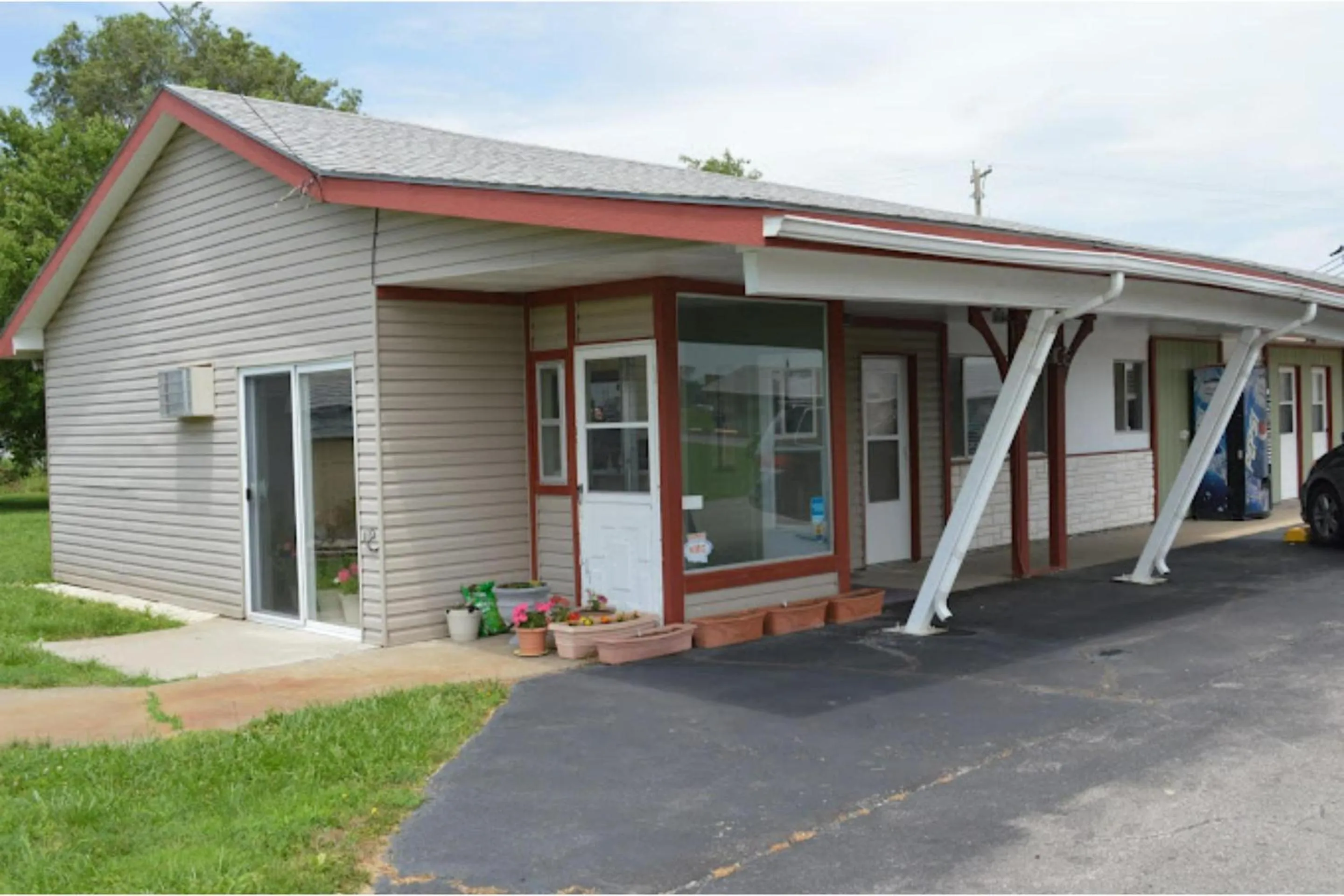 Property building in Capri Motel By OYO Elwood, Wathena