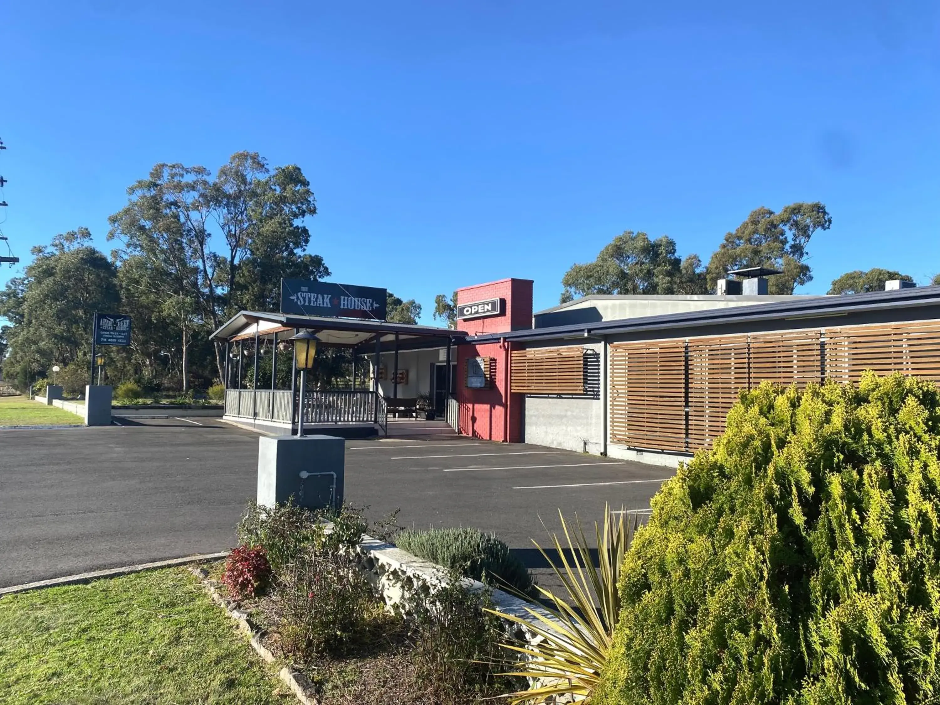 Deluxe Twin Room in High Street Motor Inn & Steakhouse Deluxe Twin Room in High Street Motor Inn & Steakhouse