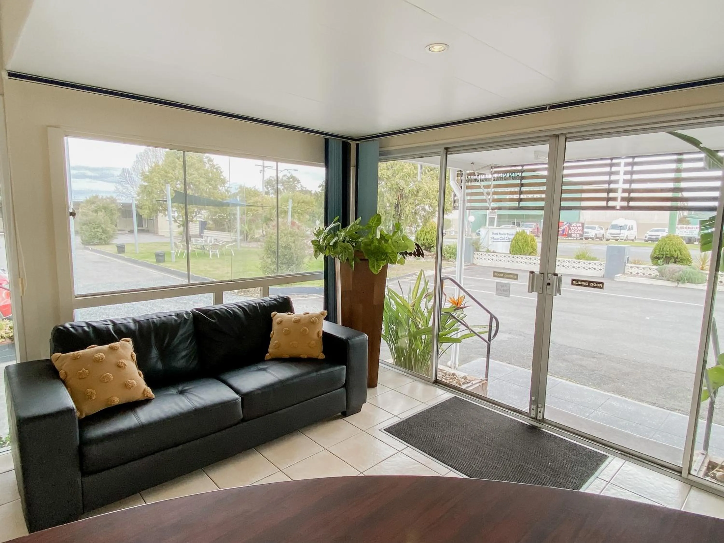 Property building in High Street Motor Inn