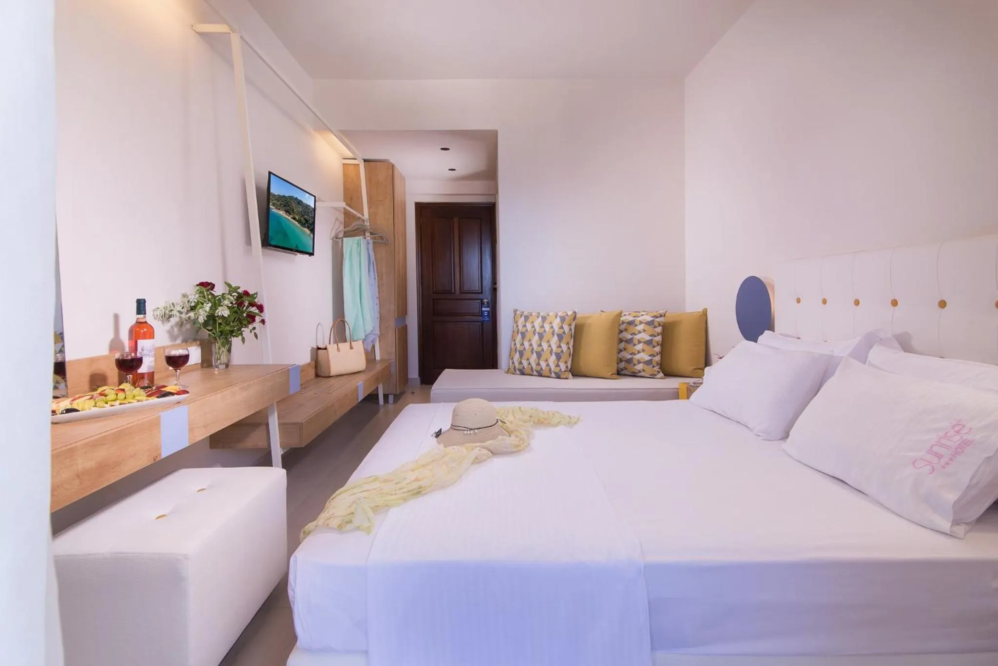 Bedroom in Sun Rise Hotel