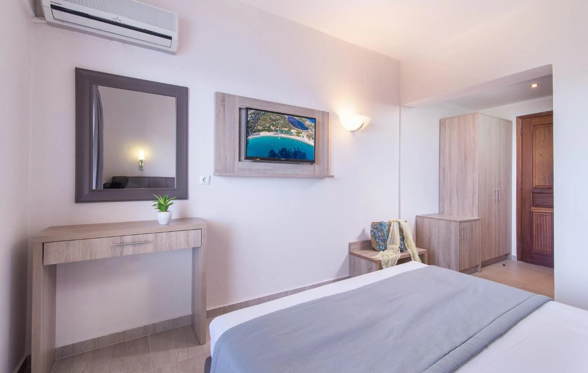 Bedroom in Sun Rise Hotel