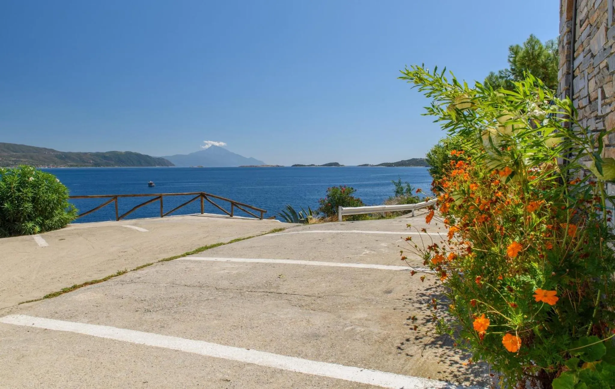 Area and facilities in Sun Rise Hotel