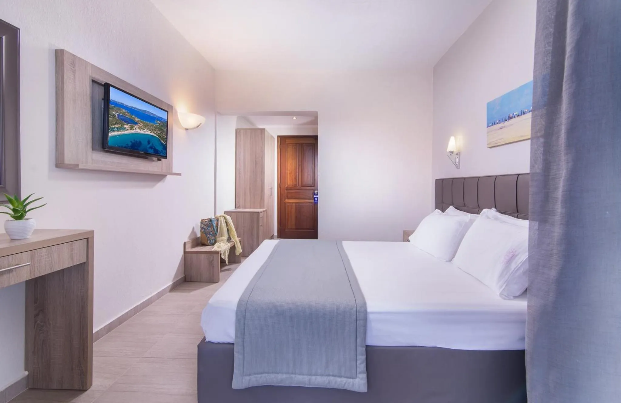 Bedroom in Sun Rise Hotel