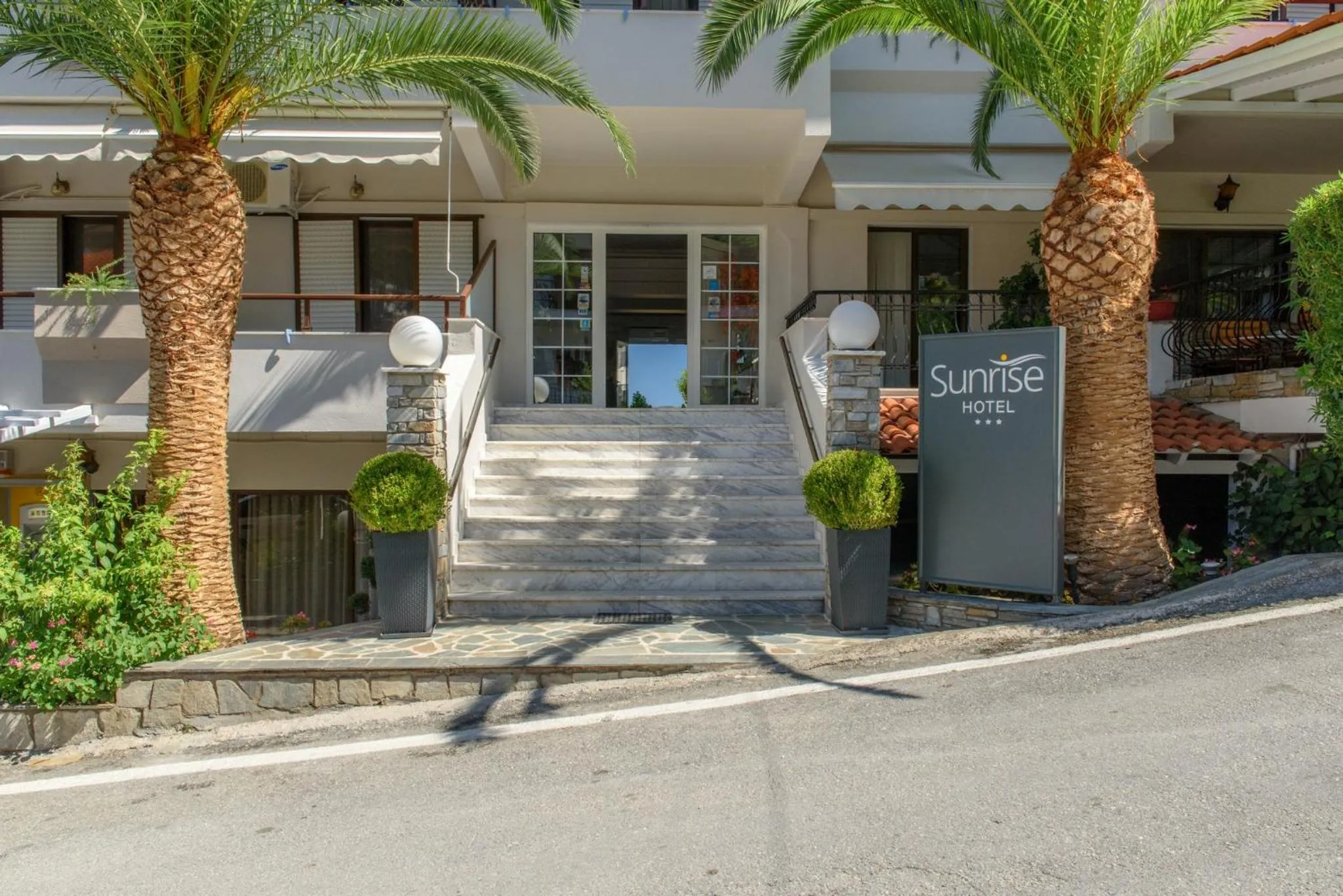 Facade/entrance in Sun Rise Hotel