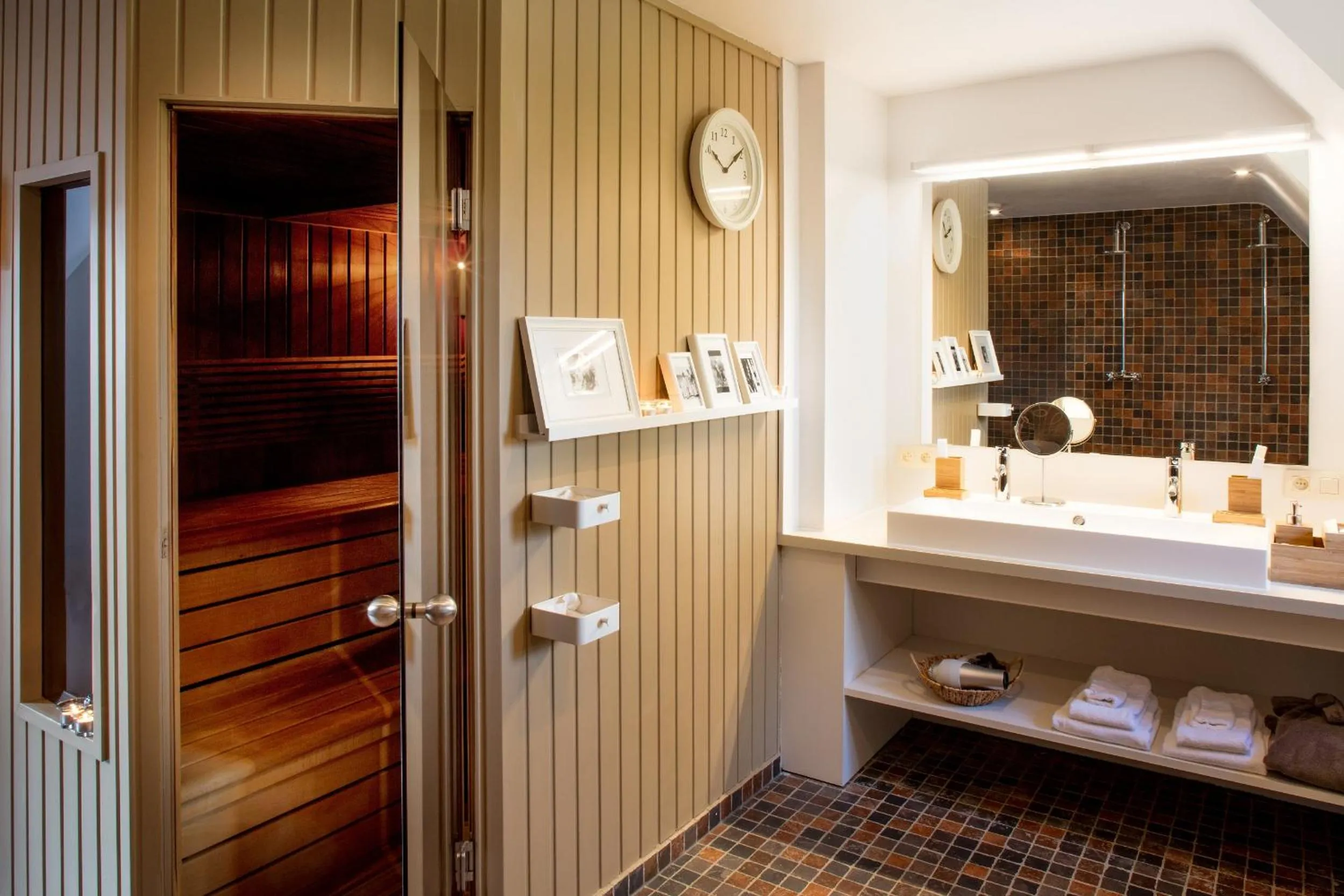 Bathroom in Charmehotel Manoir Ogygia