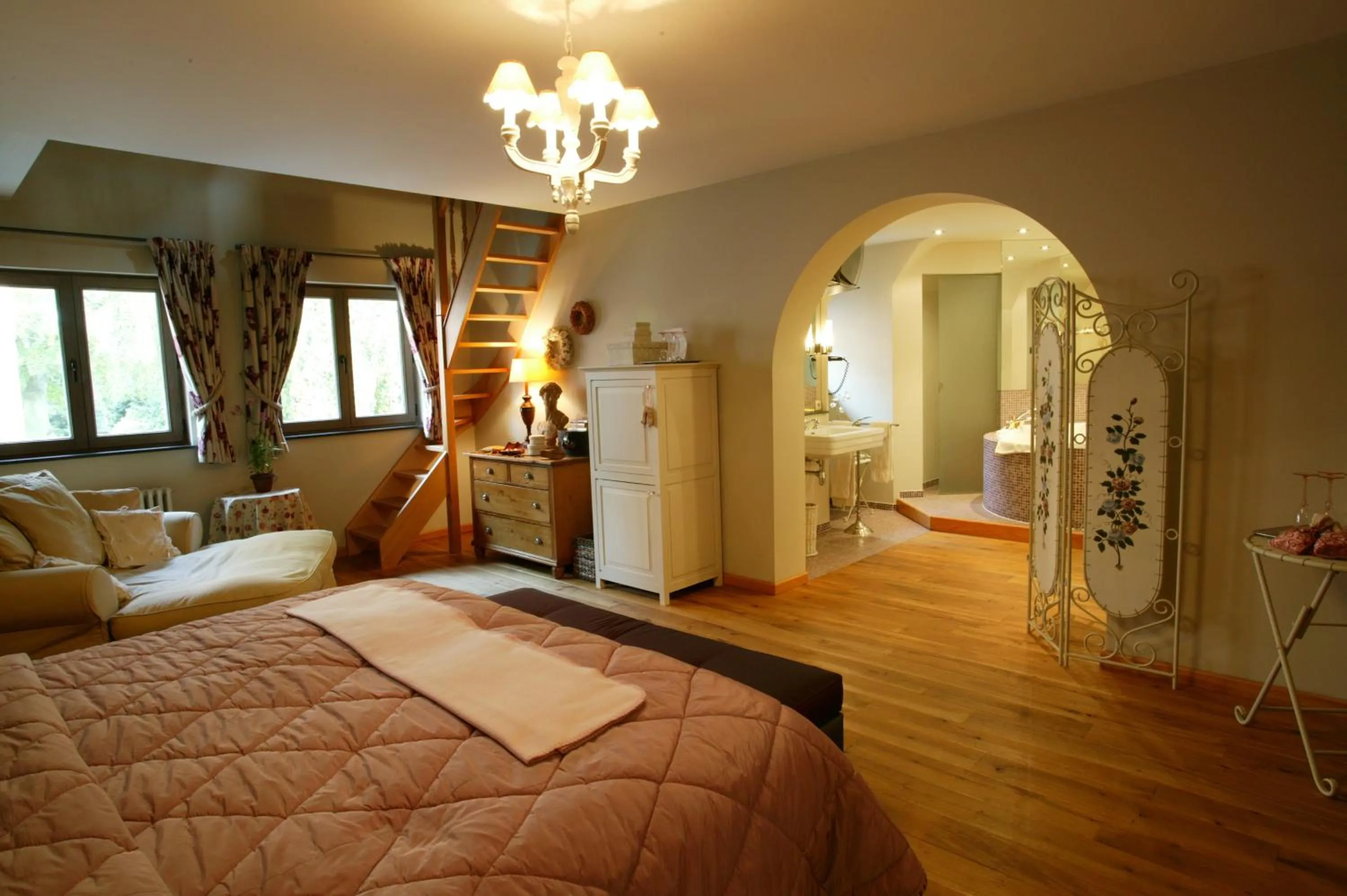 Decorative detail, Bed in Charmehotel Manoir Ogygia