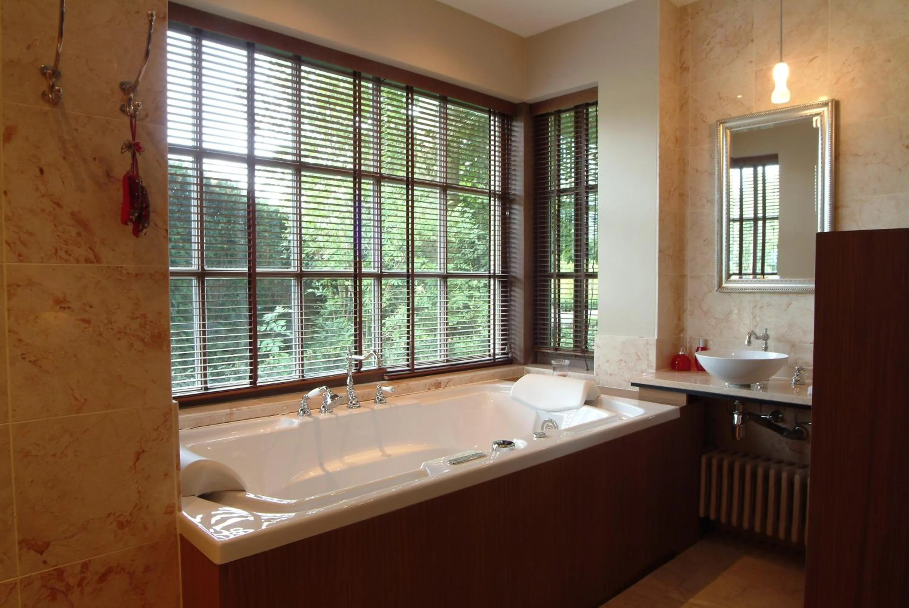 Bathroom in Charmehotel Manoir Ogygia