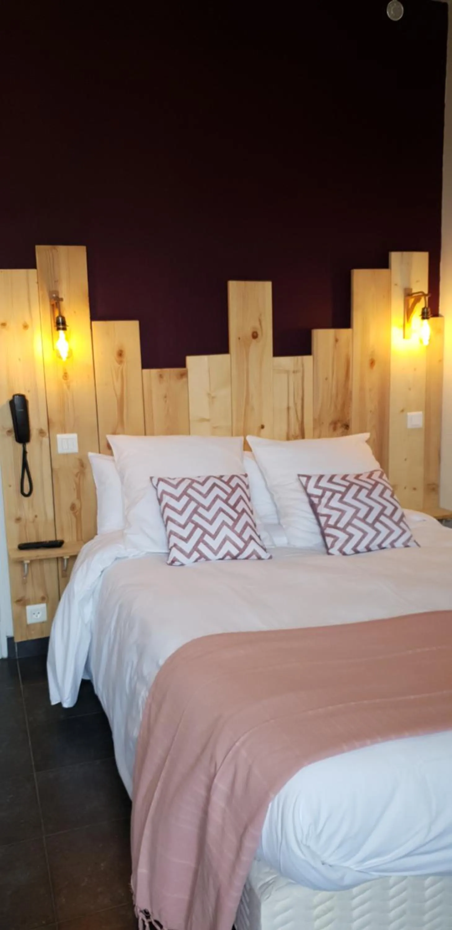 Bedroom, Bed in Hôtel La Baïne