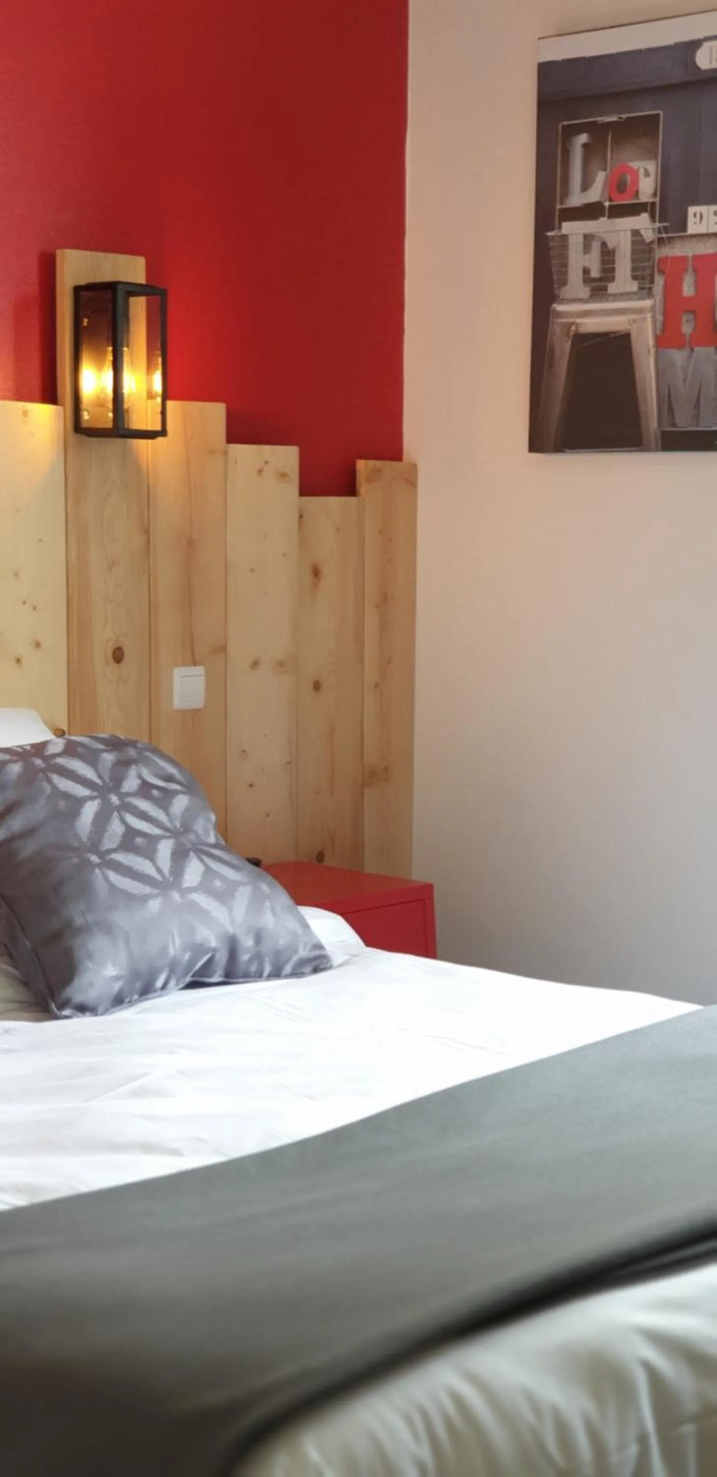 Bedroom, Bed in Hôtel La Baïne