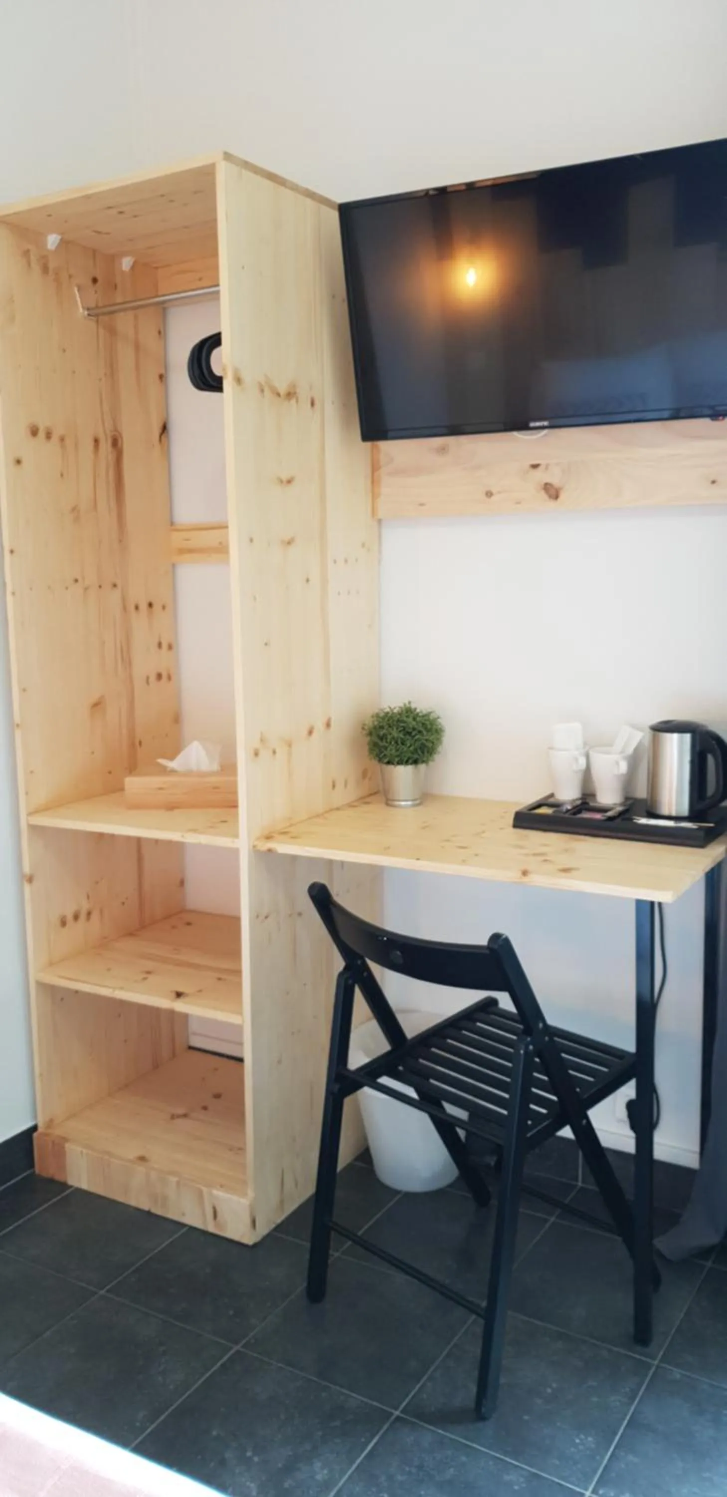 Coffee/tea facilities in Hôtel La Baïne